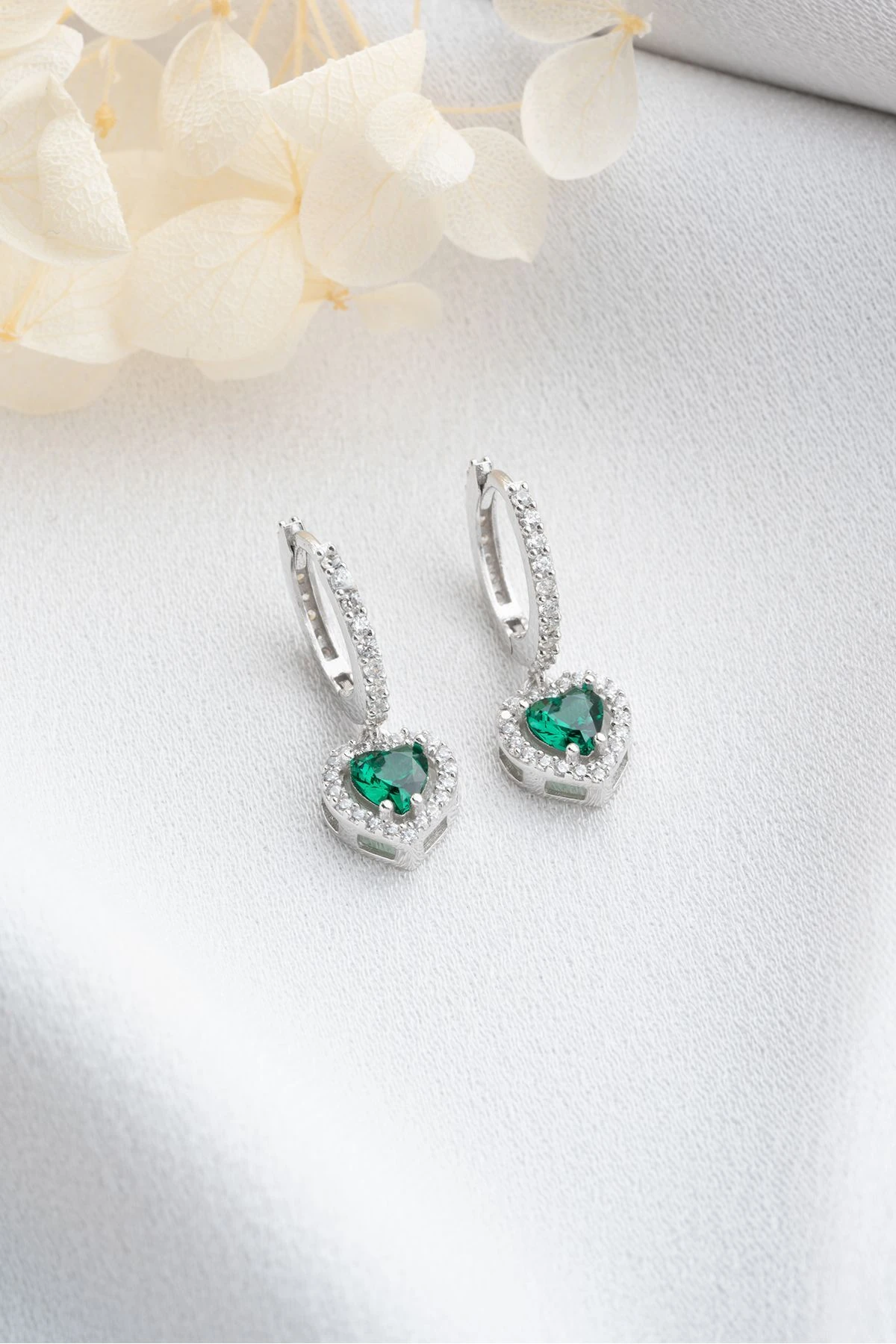 Gümüş Kalpli Halka Küpe