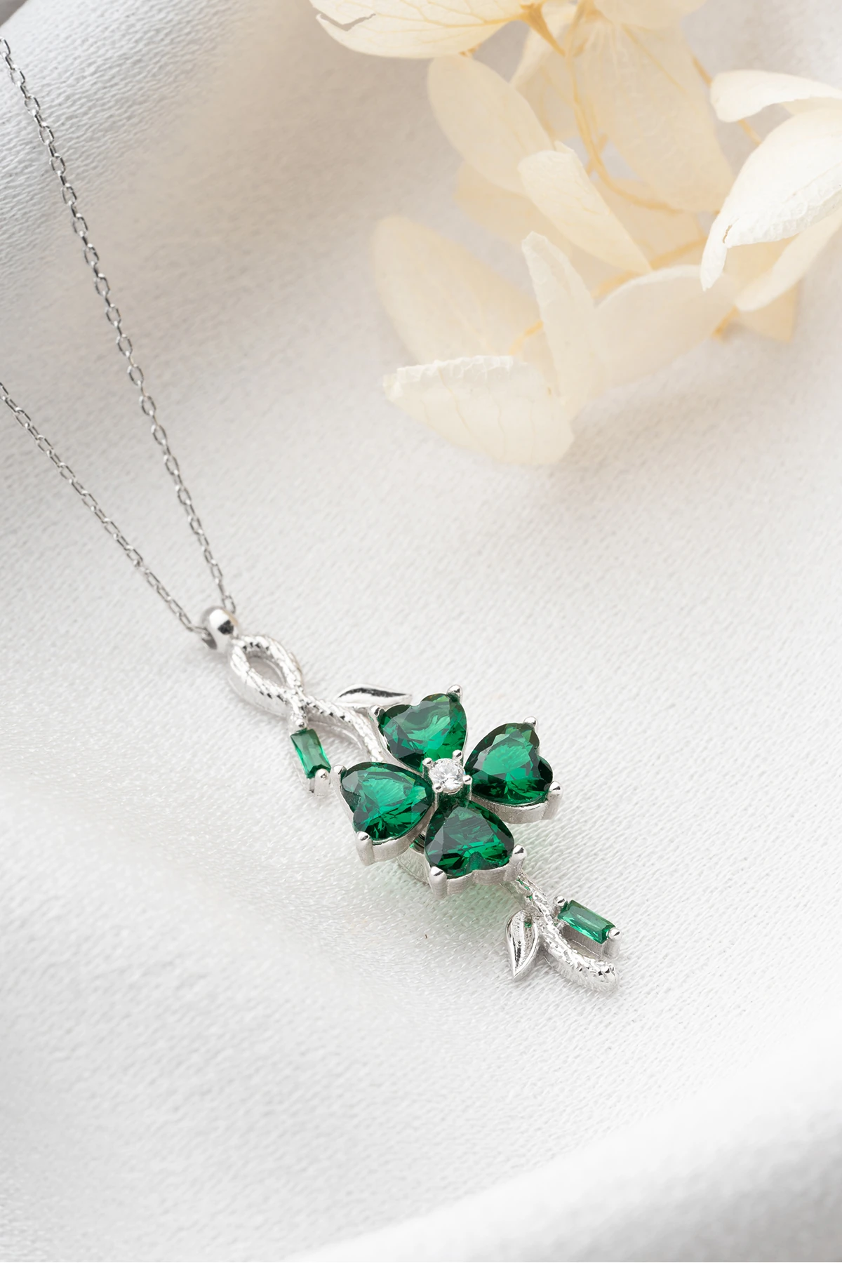 Gümüş Dönen Çiçek Kolye