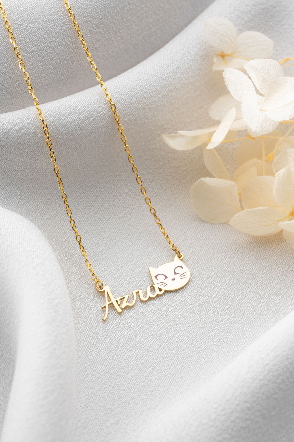 Gümüş İsimli Kedi Kolye