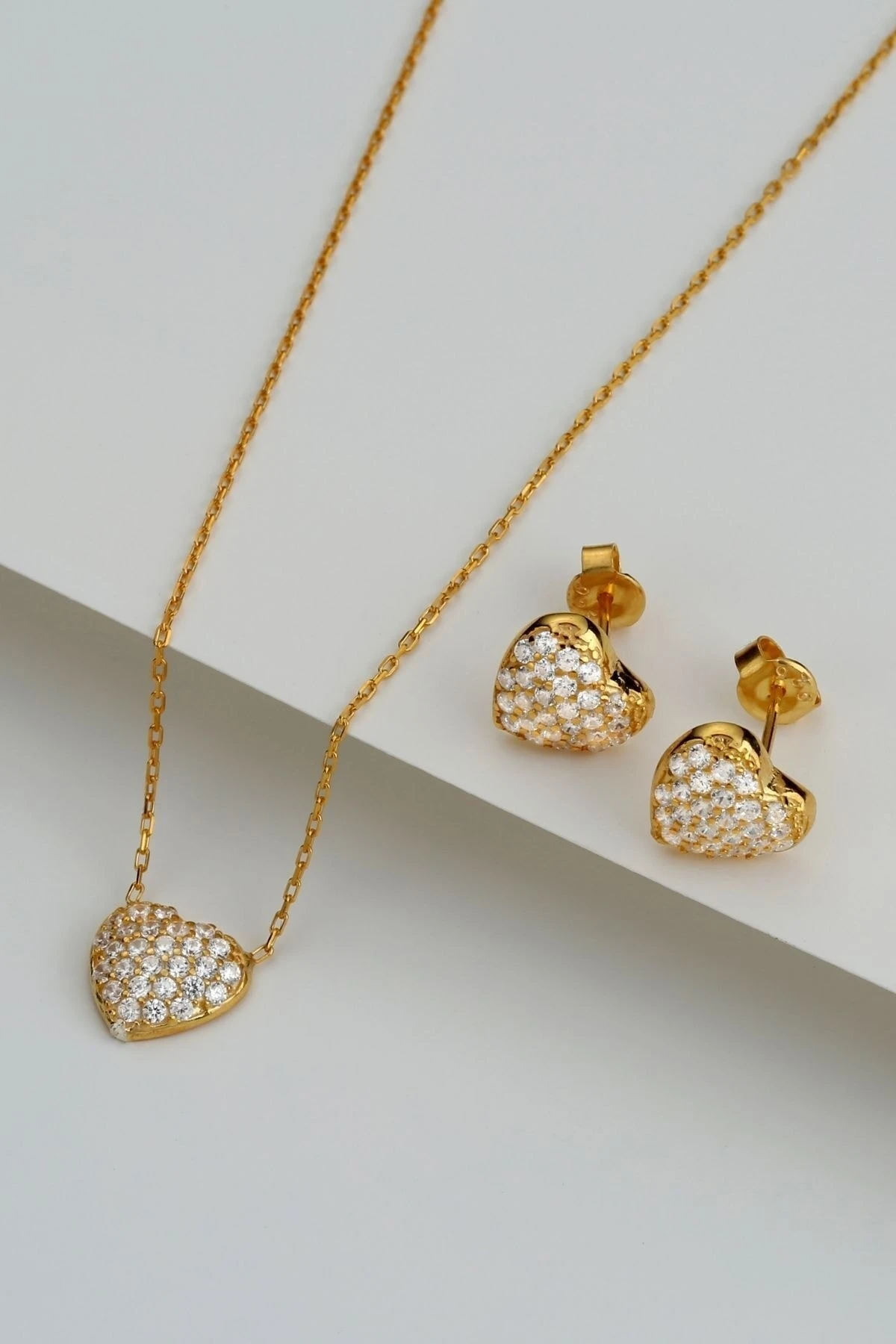 Gümüş Taş Detaylı Kalpli Küpe-kolye Set