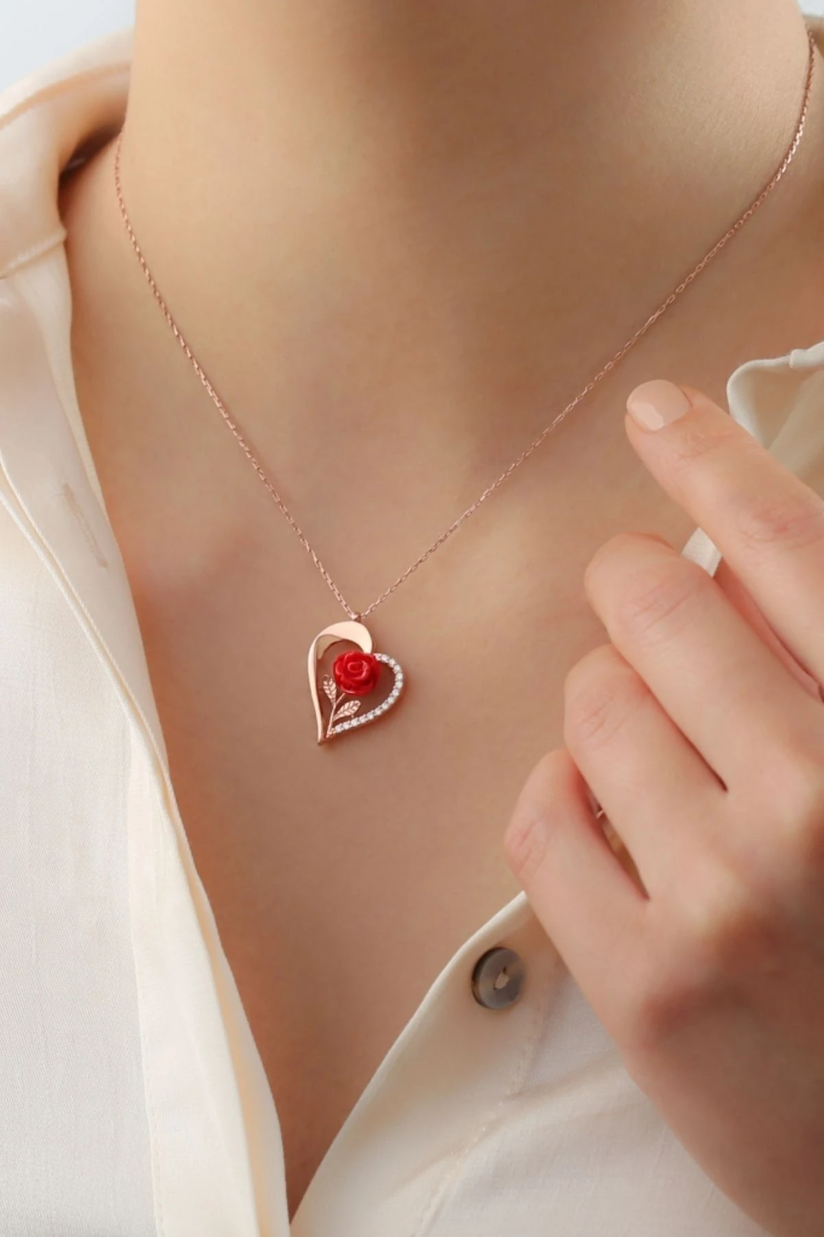 Gümüş Güllü Kalp Kolye