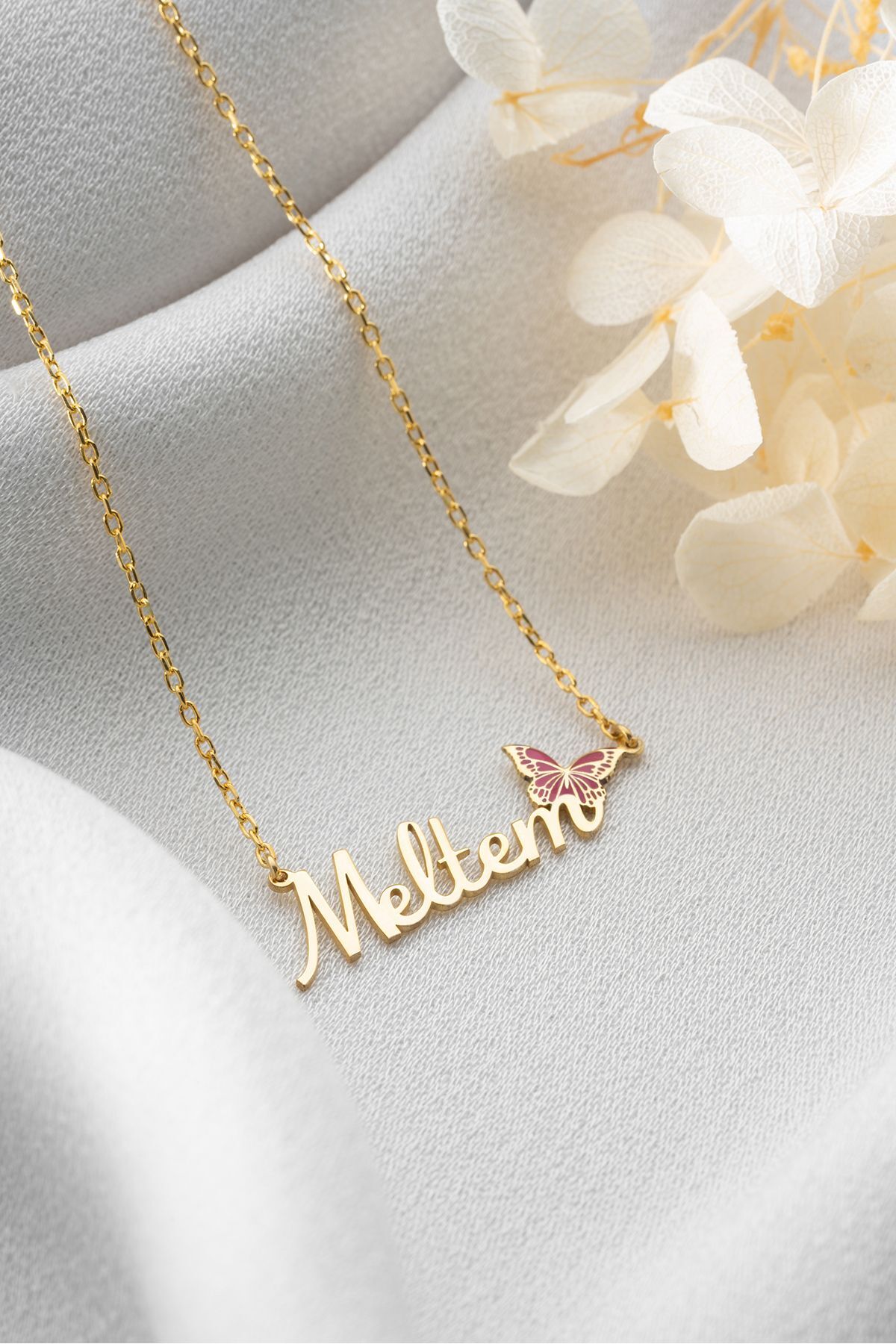 Gümüş İsimli Kelebek Kolye