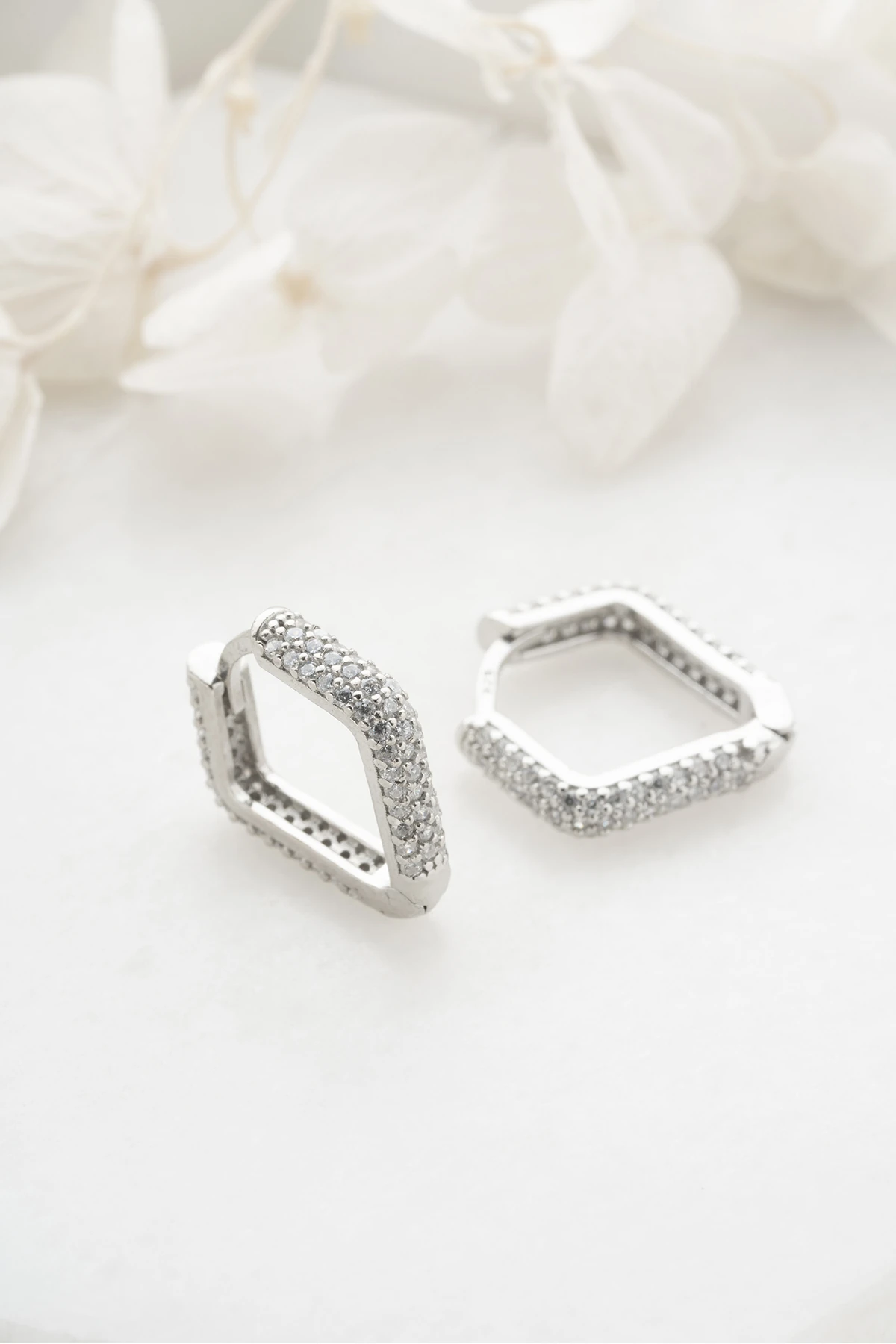 Gümüş Zirkon Taşlı Trend Halka Küpe