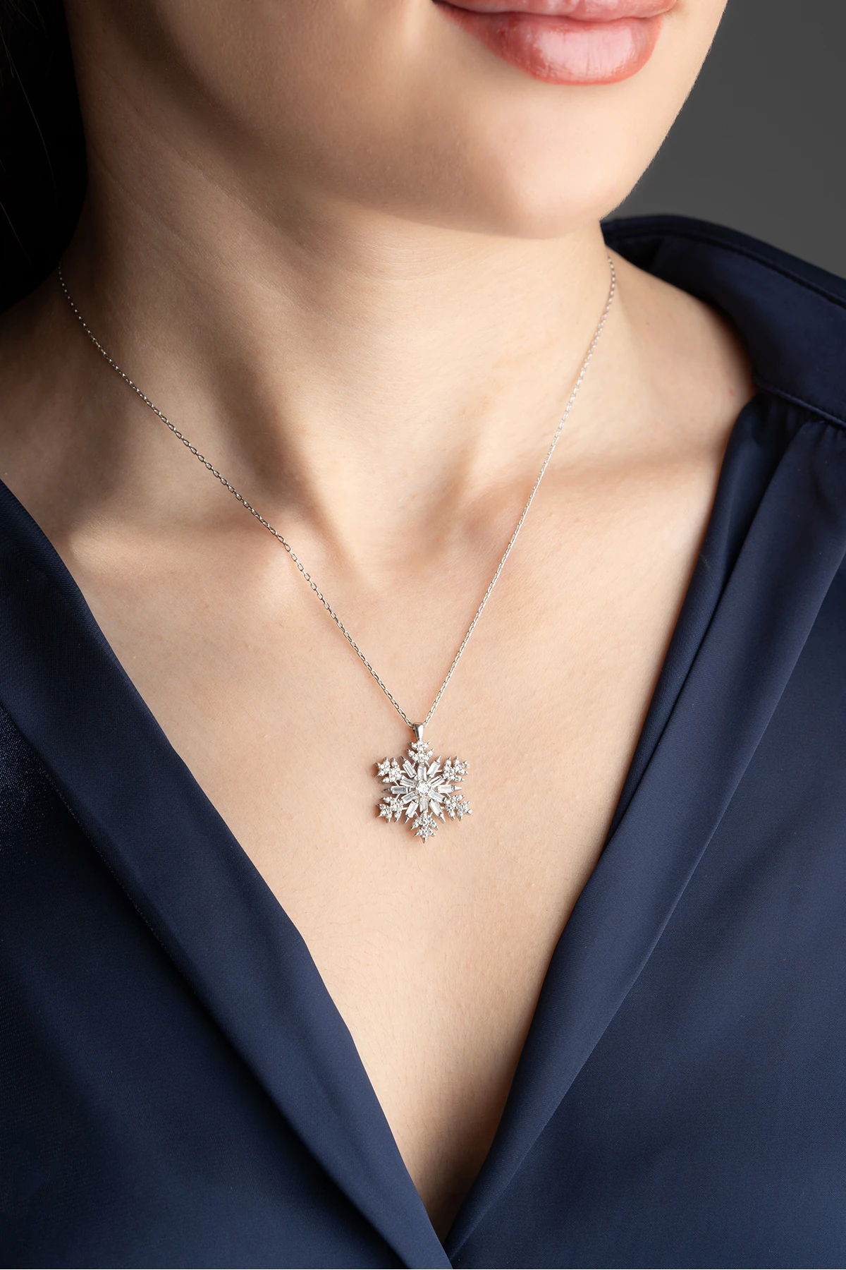 Gümüş Baget Taşlı Kartanesi Kolye