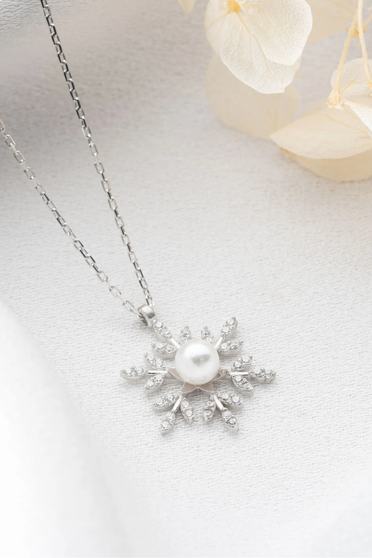 Gümüş İncili Kartanesi Kolye