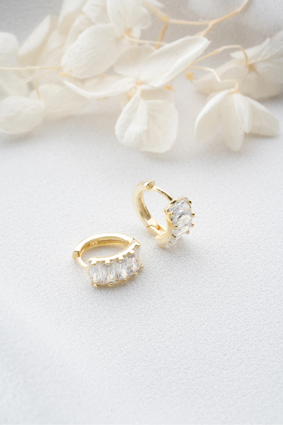 Gümüş Baget Taşlı Halka Küpe