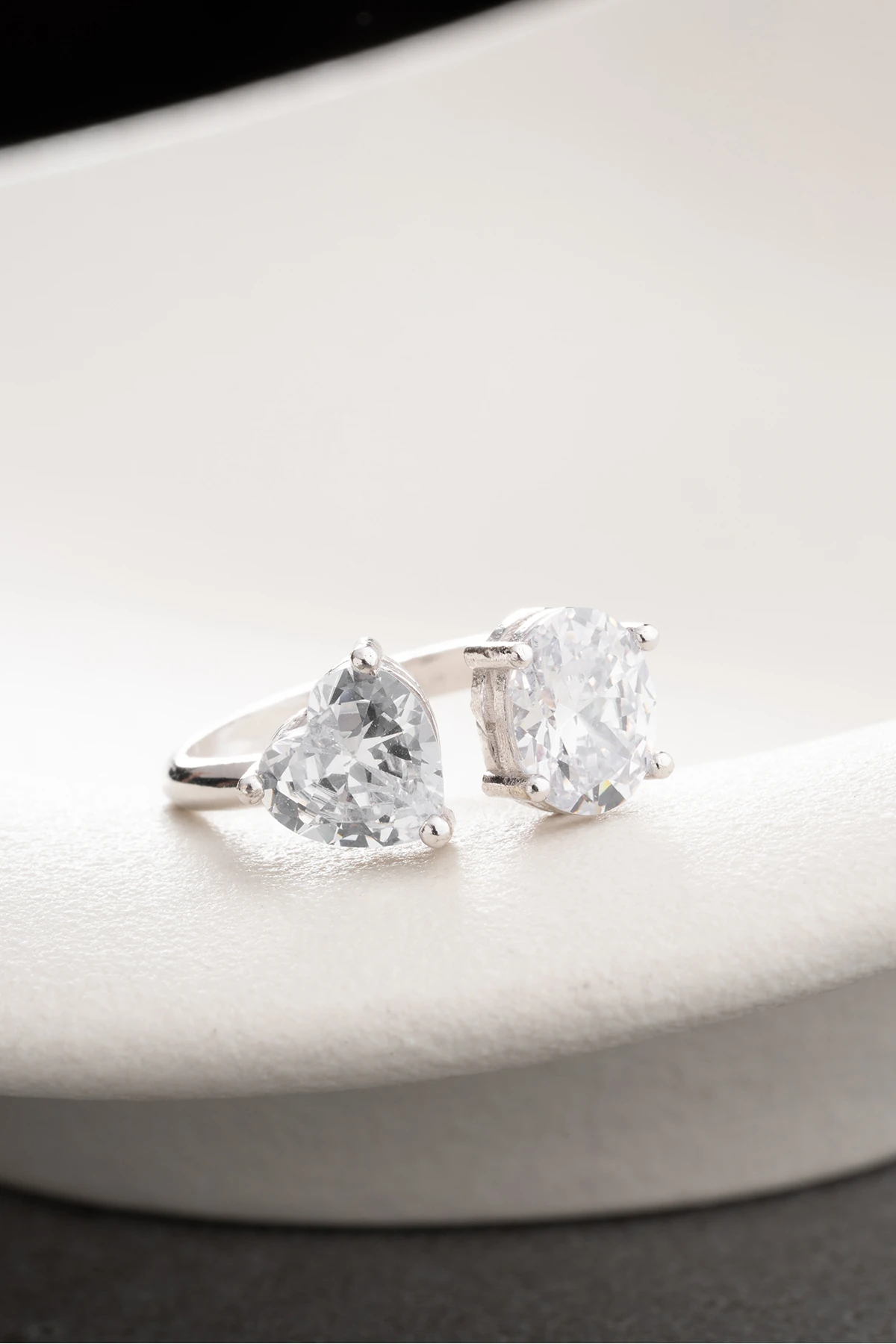 Gümüş Taşlı Model Yüzük