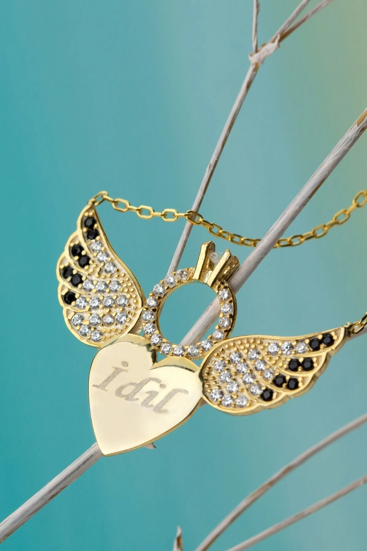 Gümüş Isimli Kanatlı Kalp Kolye