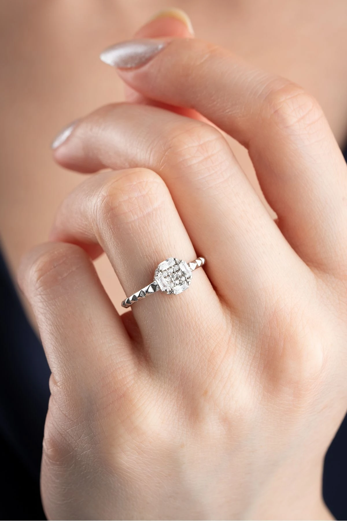 Gümüş Zirkon Taşlı Yüzük