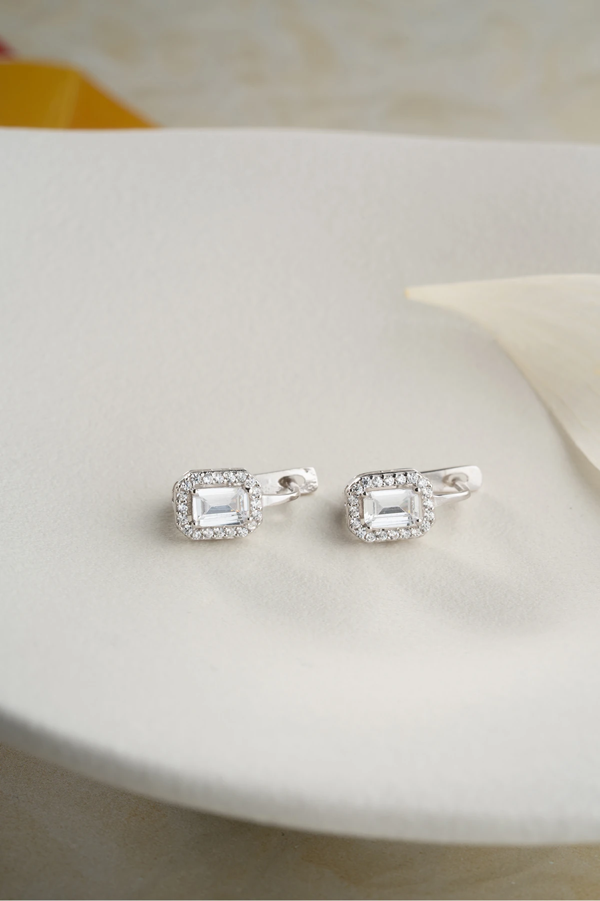 Gümüş Baget Taşlı Küpe