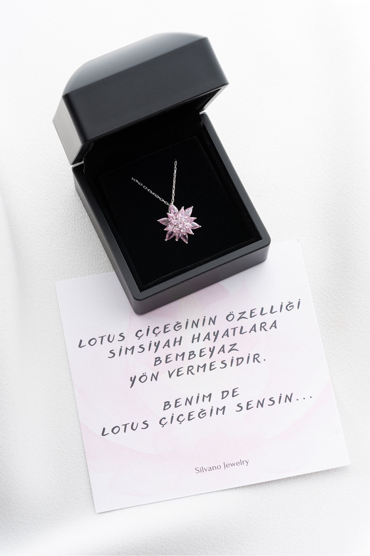 Gümüş Işıklı Kutu Pembe Buzlu Lotus Çiçeği Kolye