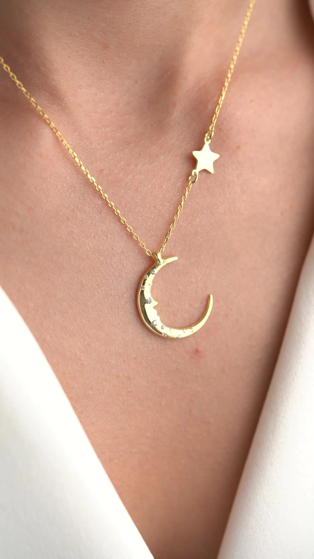 Gümüş Yıldızlı Hilal Kolye