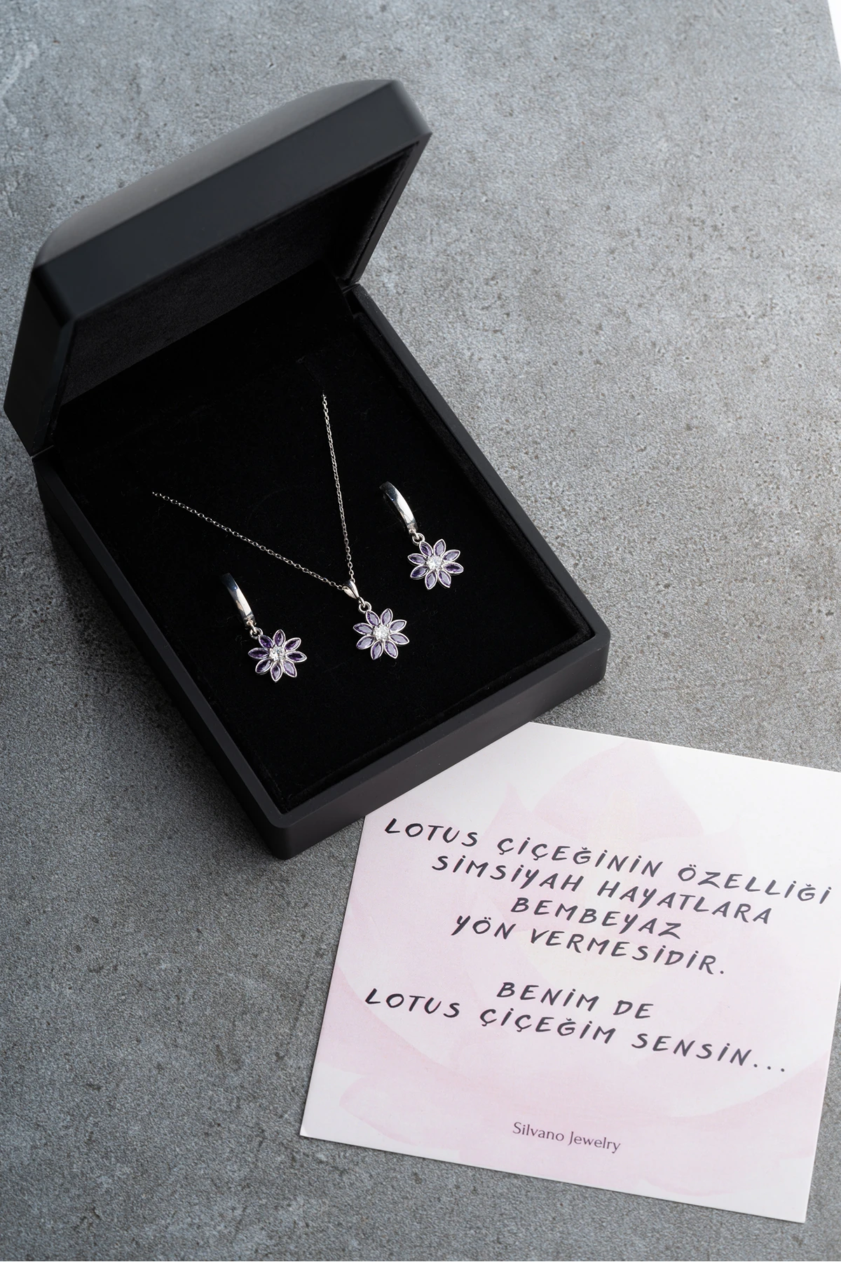 Gümüş Işıklı Kutu Mor Taşlı Lotus Takı (Kolye-Küpe) Seti