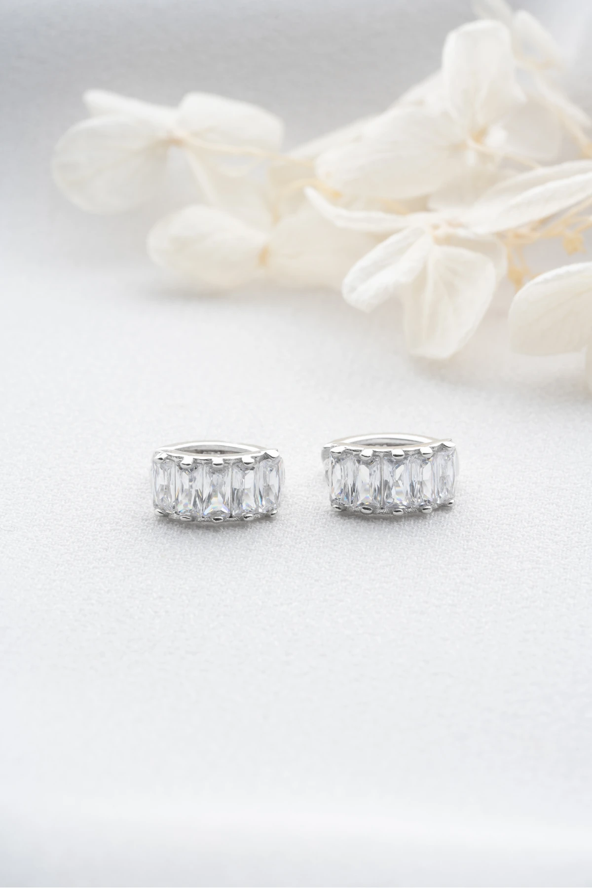 Gümüş Baget Taşlı Halka Küpe