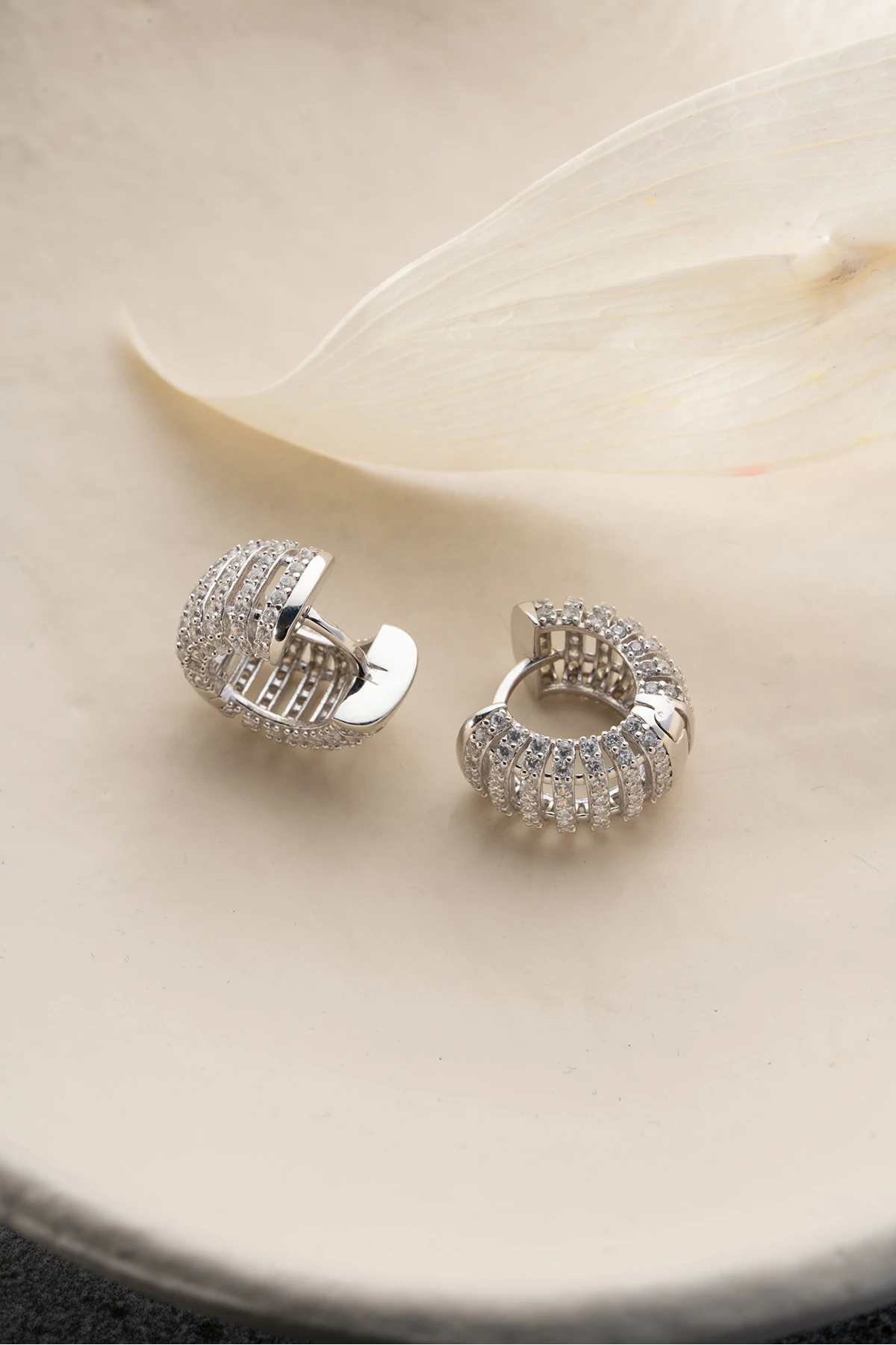 Gümüş Halka Taşlı Küpe