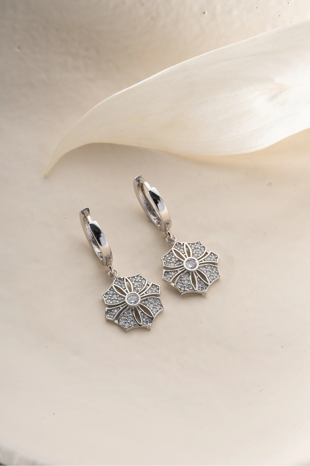 Gümüş Çiçek Küpe