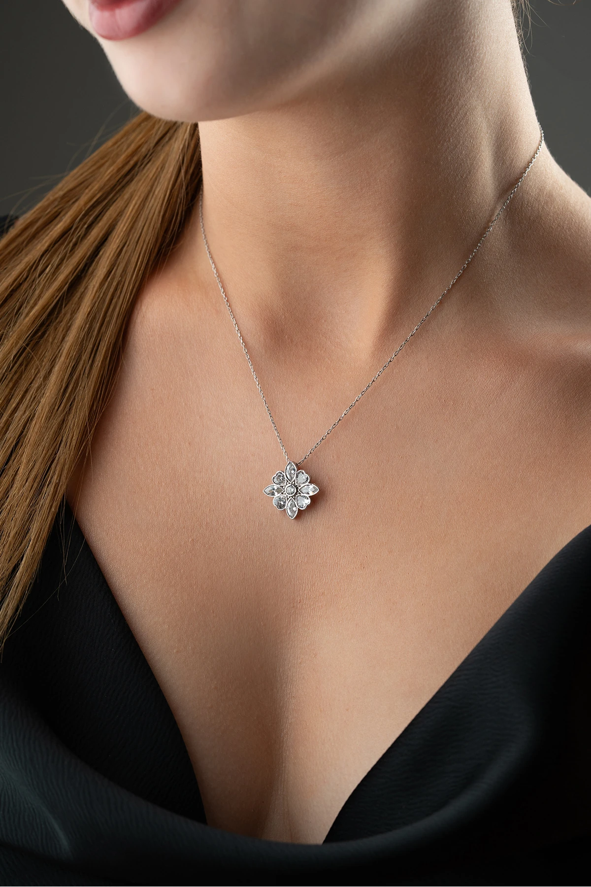 Gümüş Manolya Çiçeği Kolye