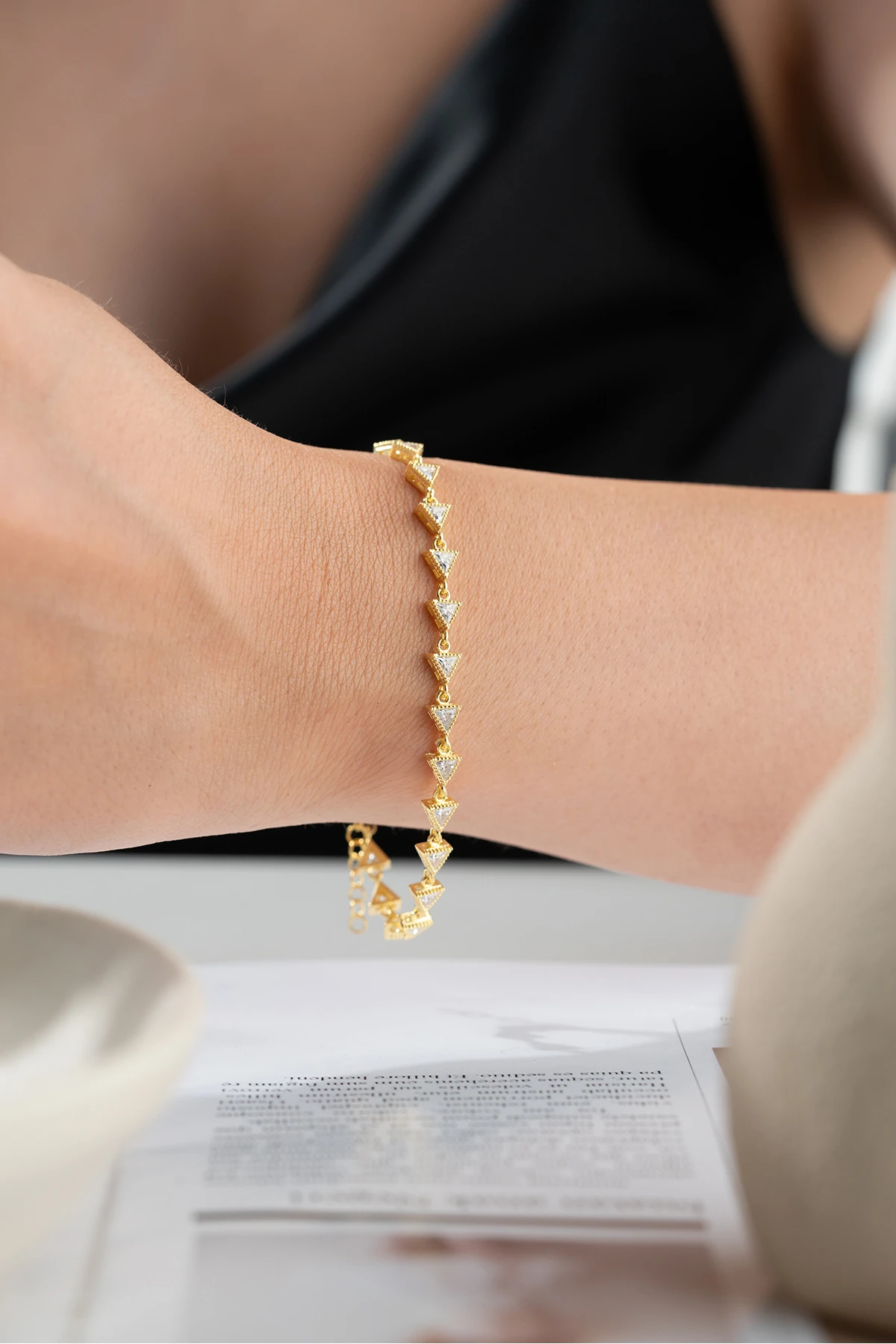 Gümüş Üçgen Taşlı Bileklik