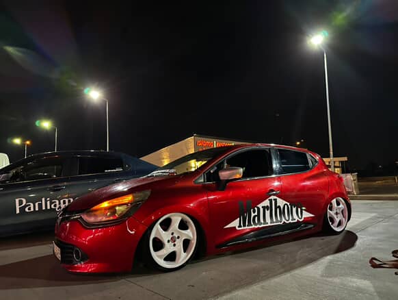 Marlboro temalı yüksek kaliteli sticker.