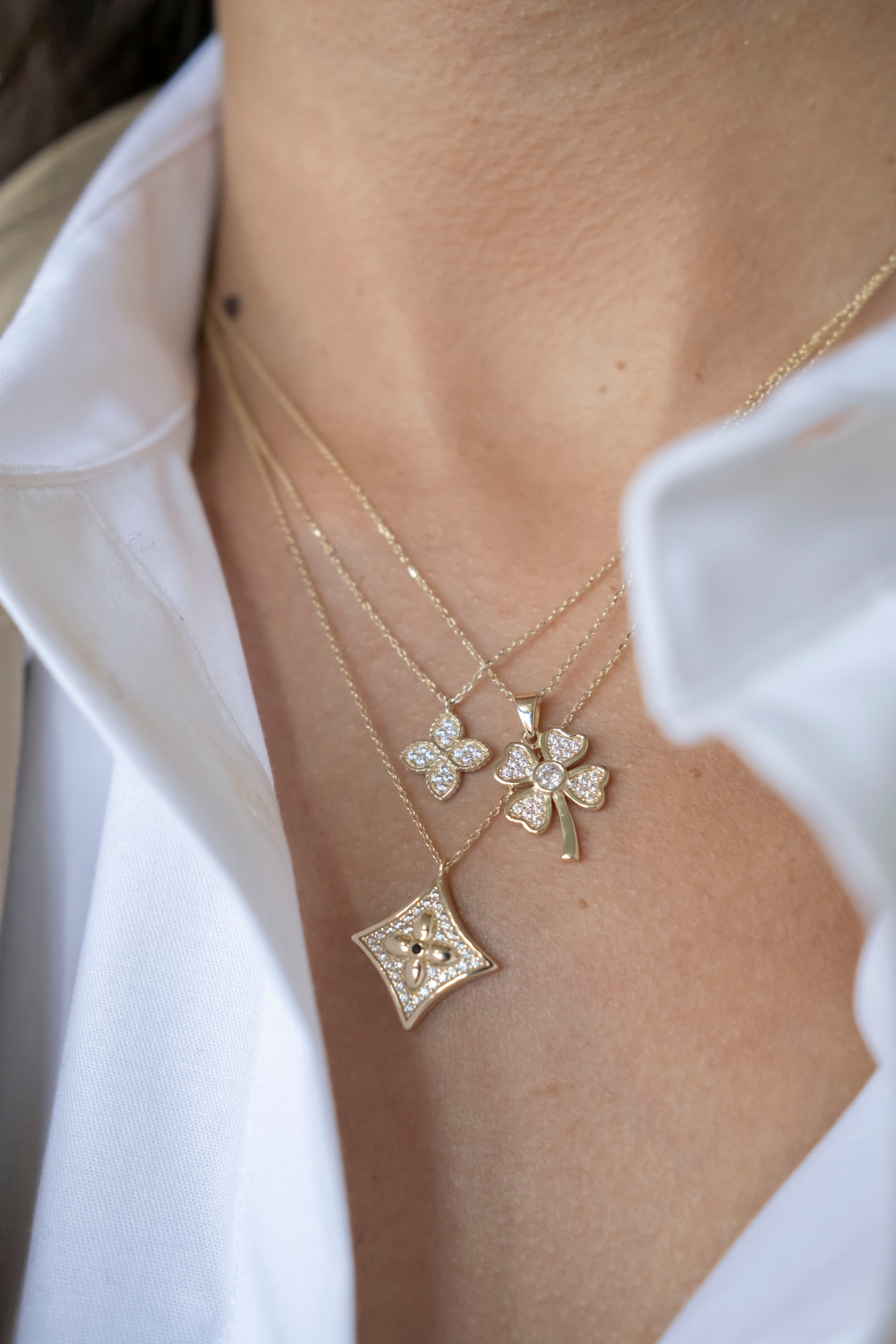 Minimalistic Flower Necklace