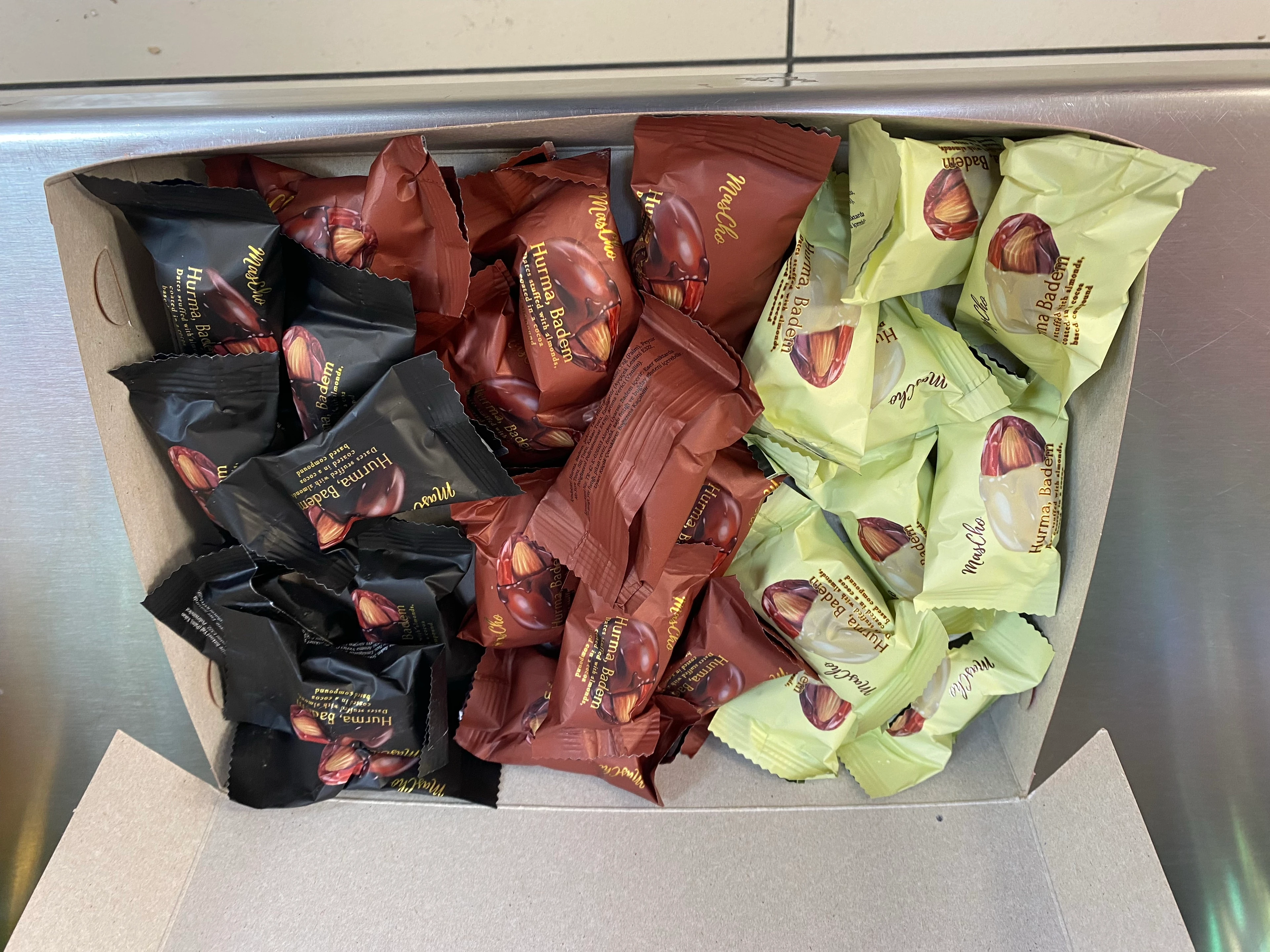 hurma bademli çikolat kaplama karışık 1000 gr