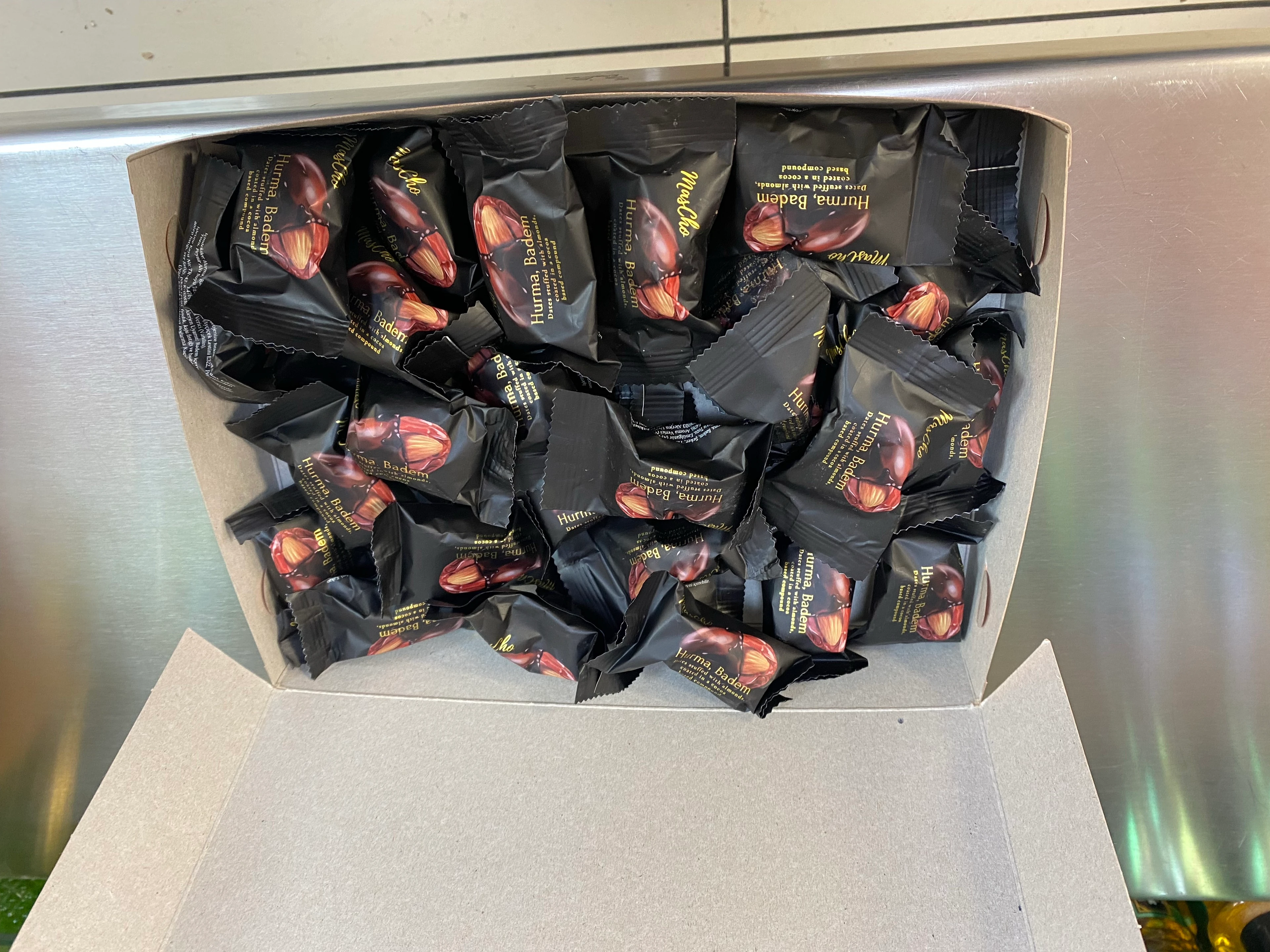 hurma bademli bitter çikolata kaplama