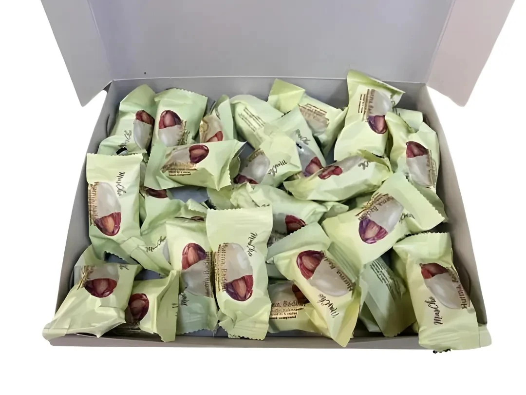 hurma bademli beyaz çikolata kaplama