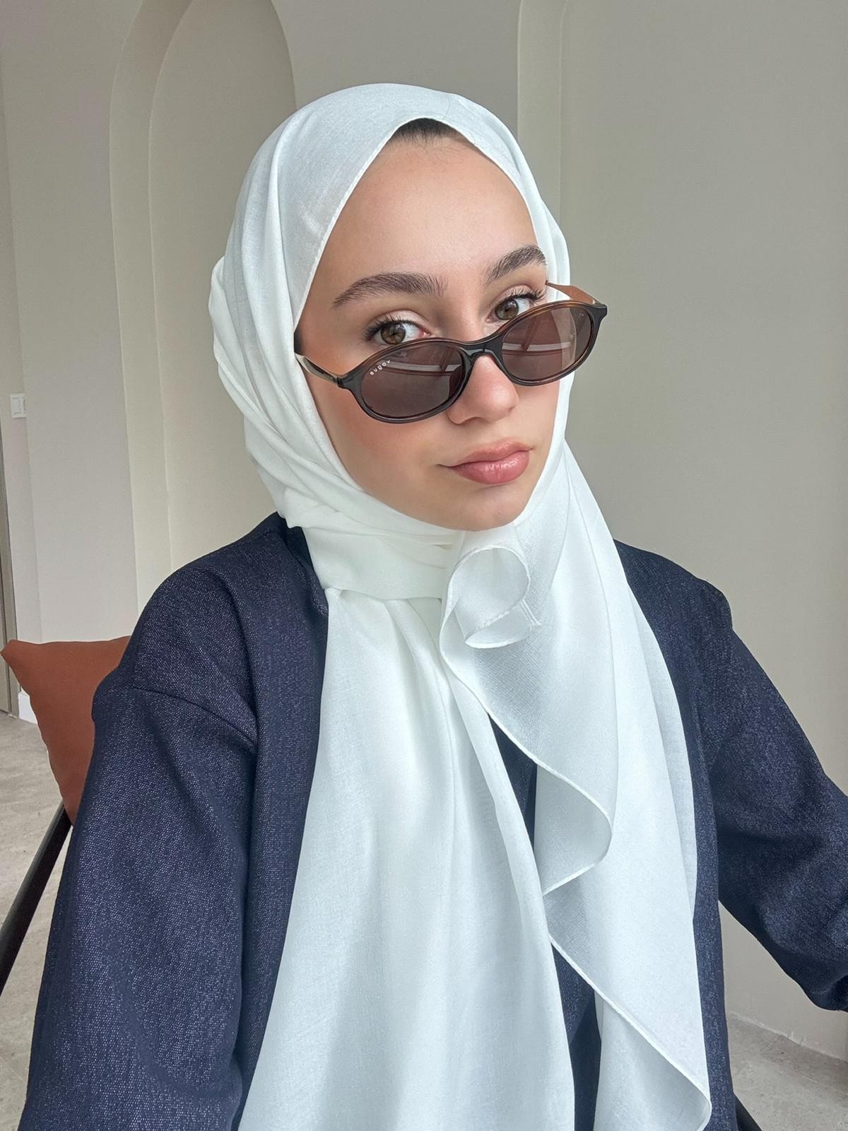 BEYAZ thumbnail image