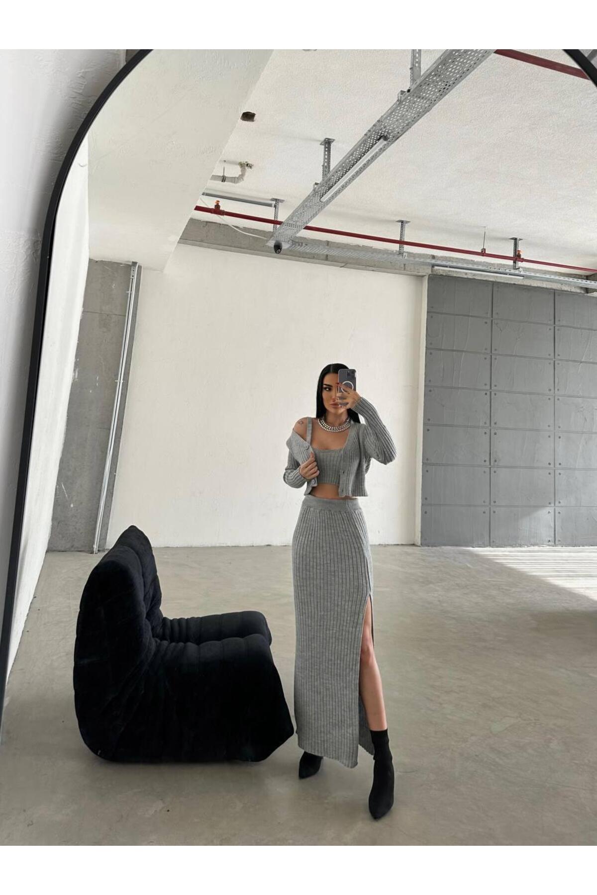 Dgn's London Düğme Detaylı Yırtmaçlı Etek-hırka-bluz 3'lü Takım