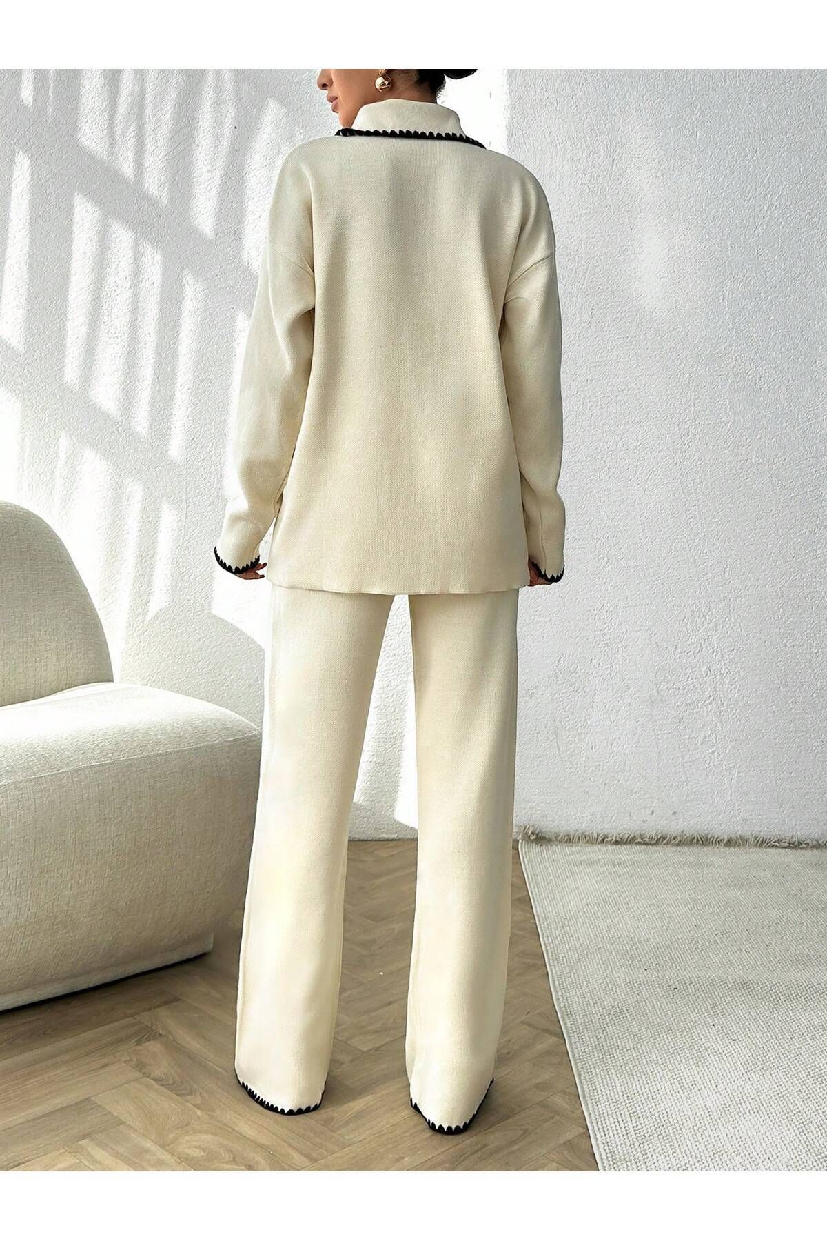 Kadın Düğmeli Çeket-Pantolonlu Çoban Dikişli Triko Takım Ekru