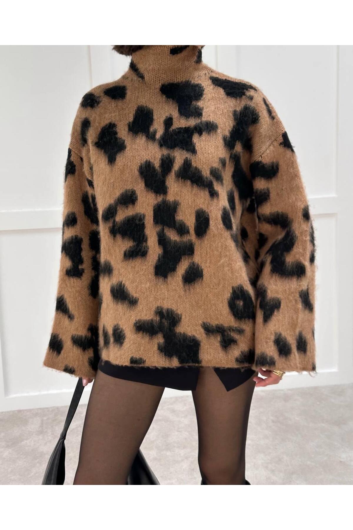 DGN'S KENDİNDEN BOĞAZLI LEOPAR DESENLİ KADIN TRİKO KAZAK