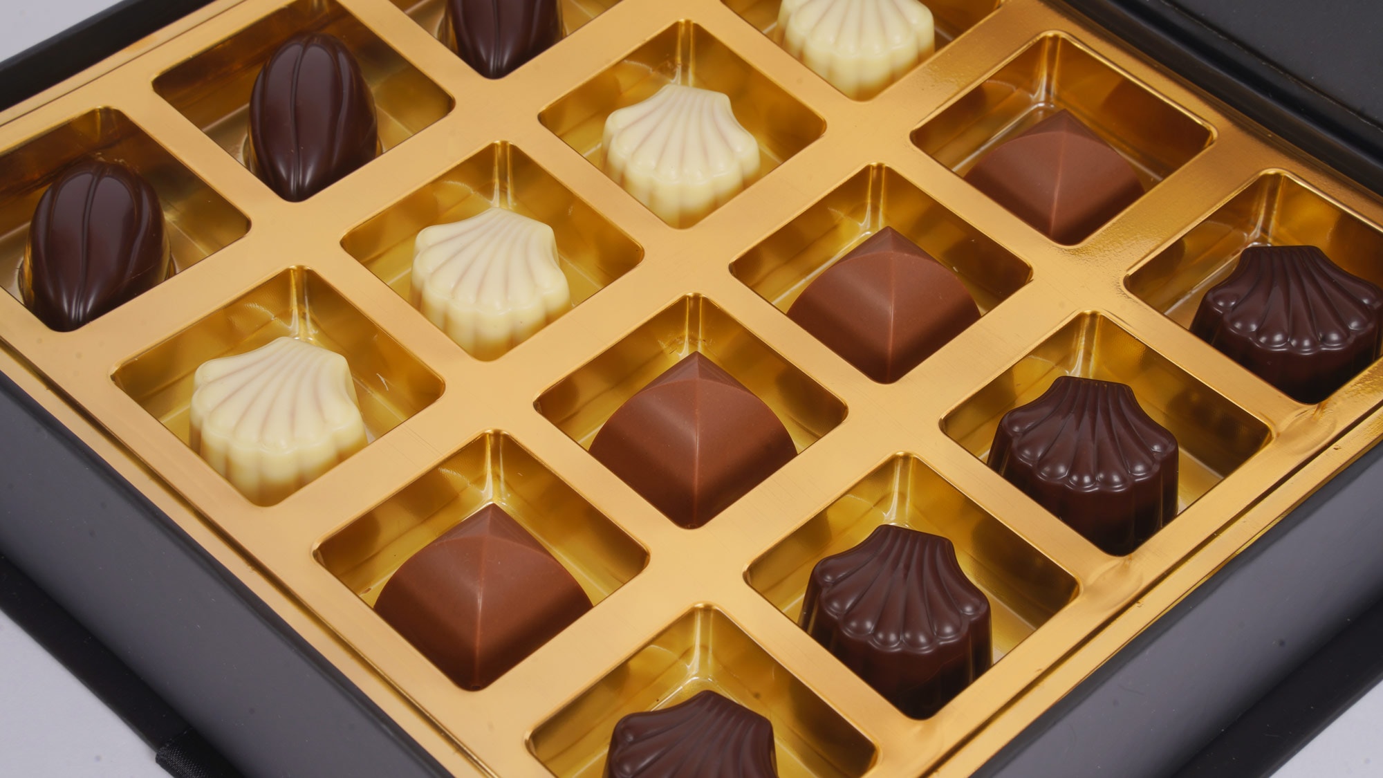 Spesiyal Kutu Pralin Çikolata 16 Adet - 500 gr | Laurent Chocolate