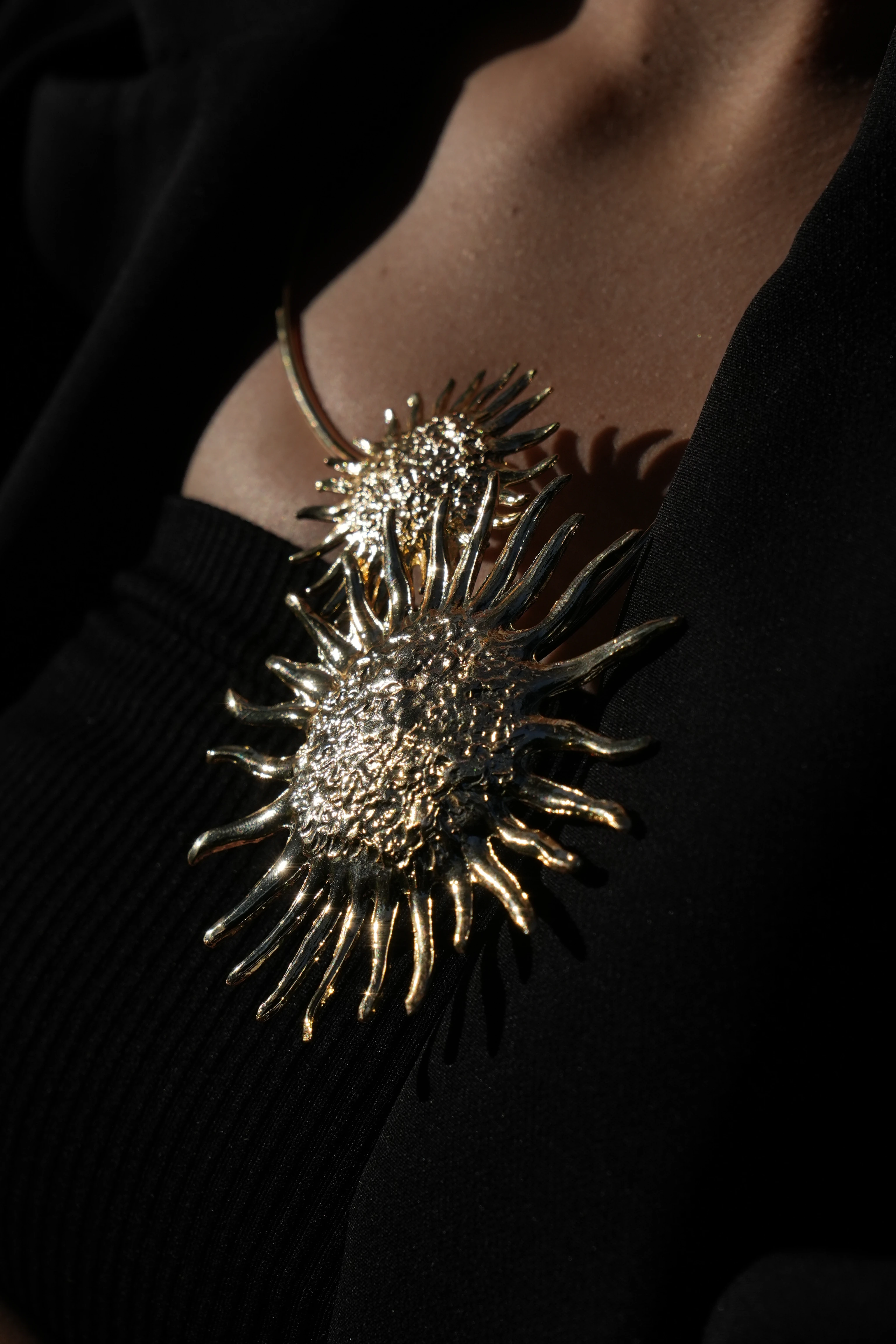 TASARIM GÜNEŞ KOLYE SİTEDE TEK