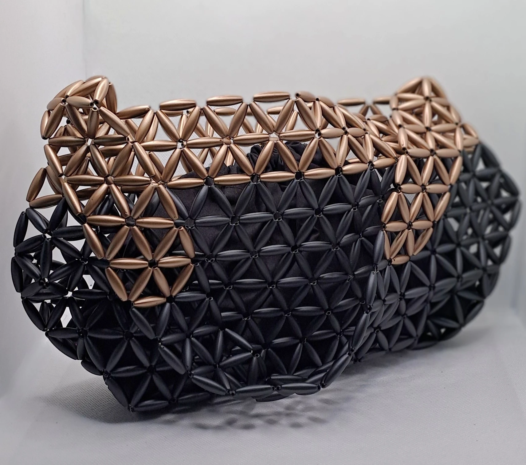 SİYAH-GOLD UZUN BONCUK ÇANTA