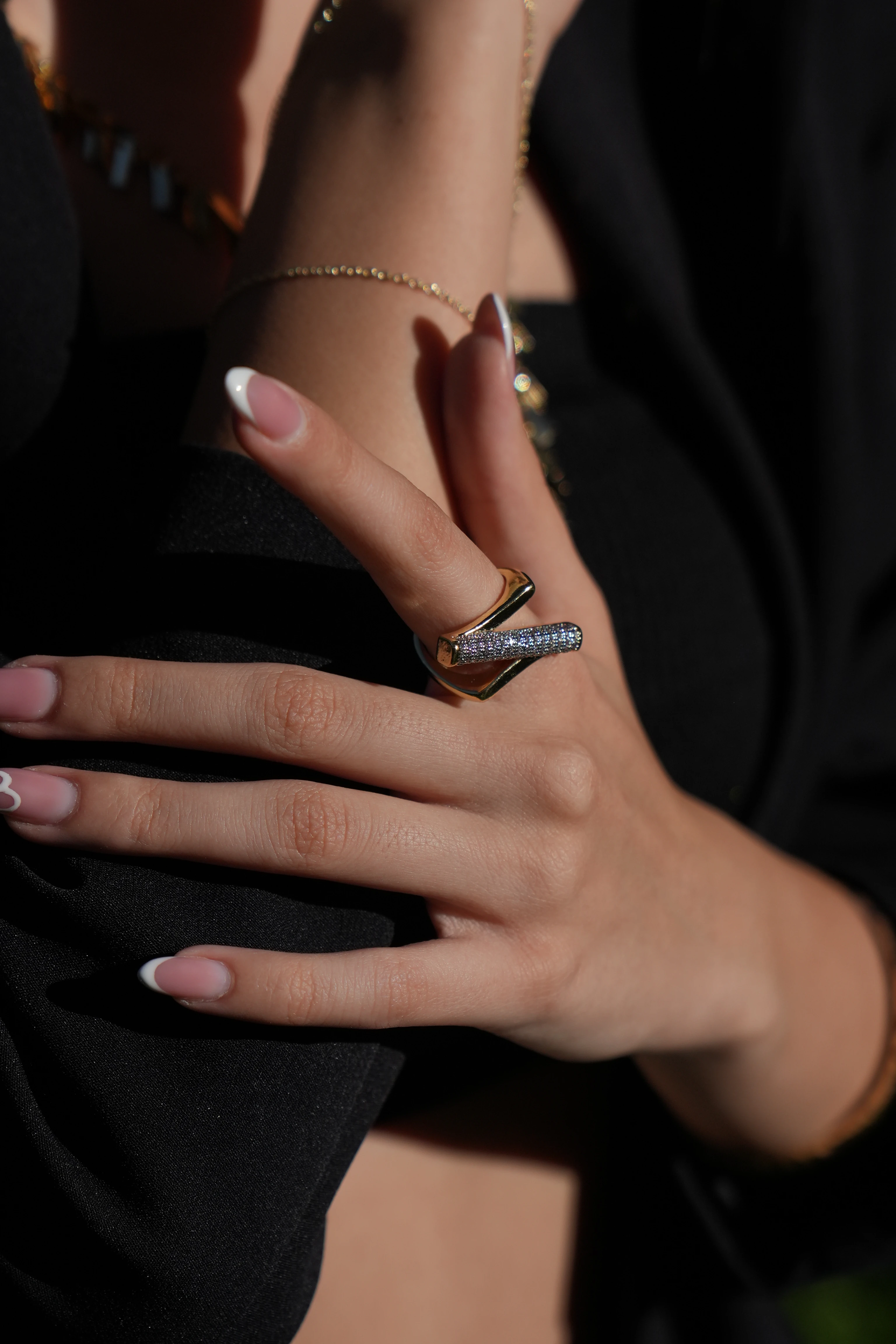 TASARIM ZİRKON ÇAPRAZ YÜZÜK