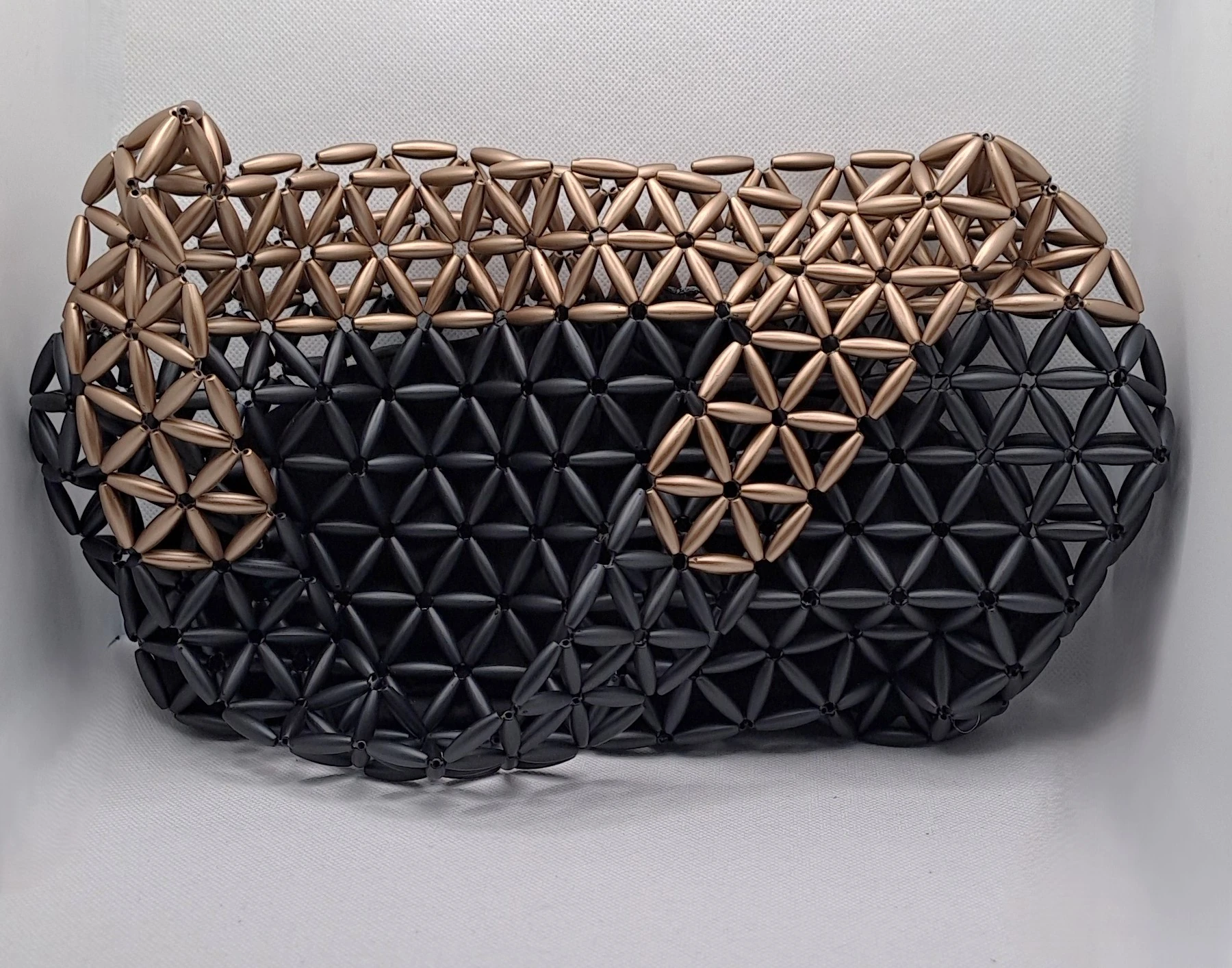 SİYAH-GOLD UZUN BONCUK ÇANTA