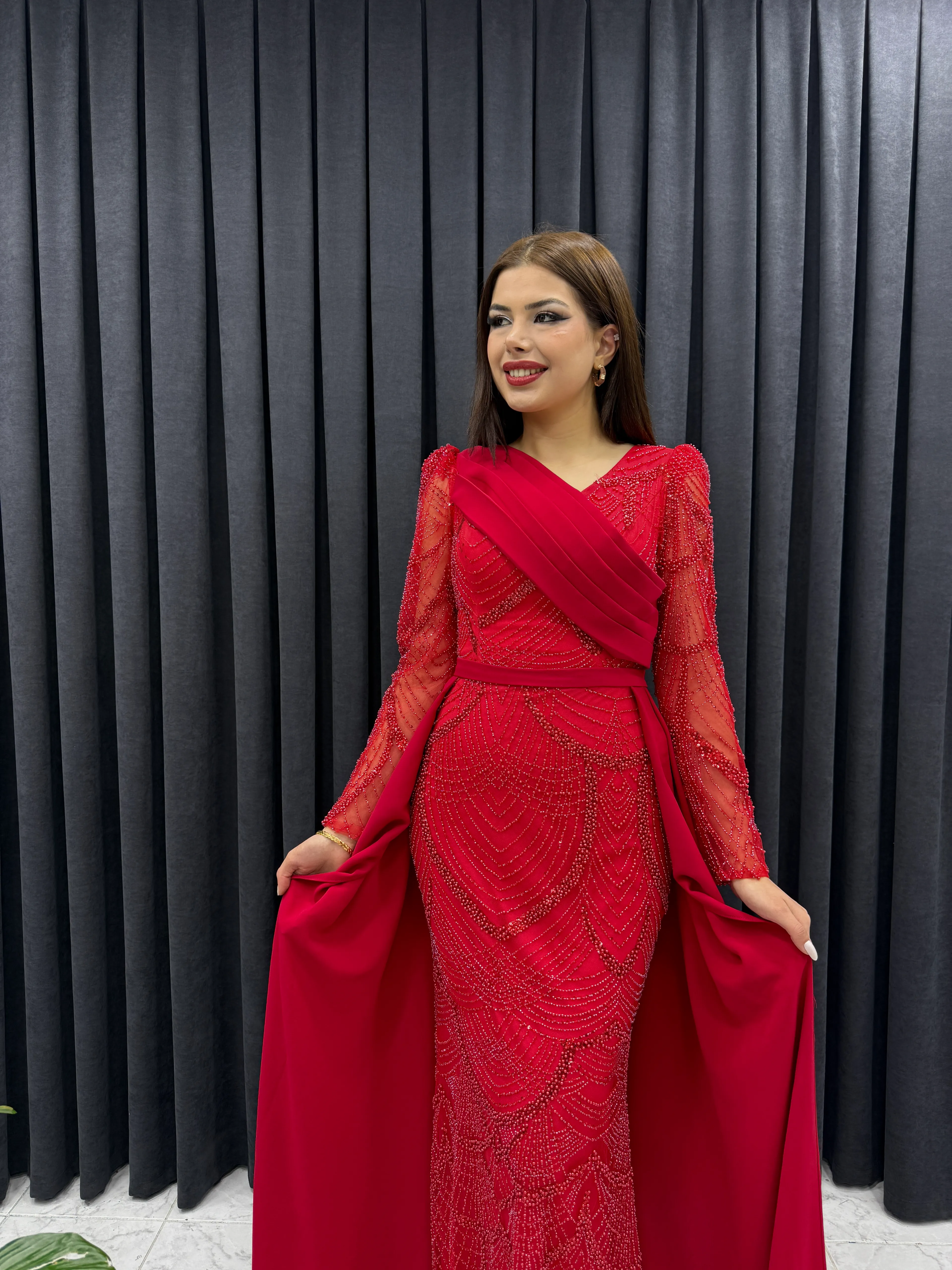 Göğsü Drapeli Pelerinli Abiye