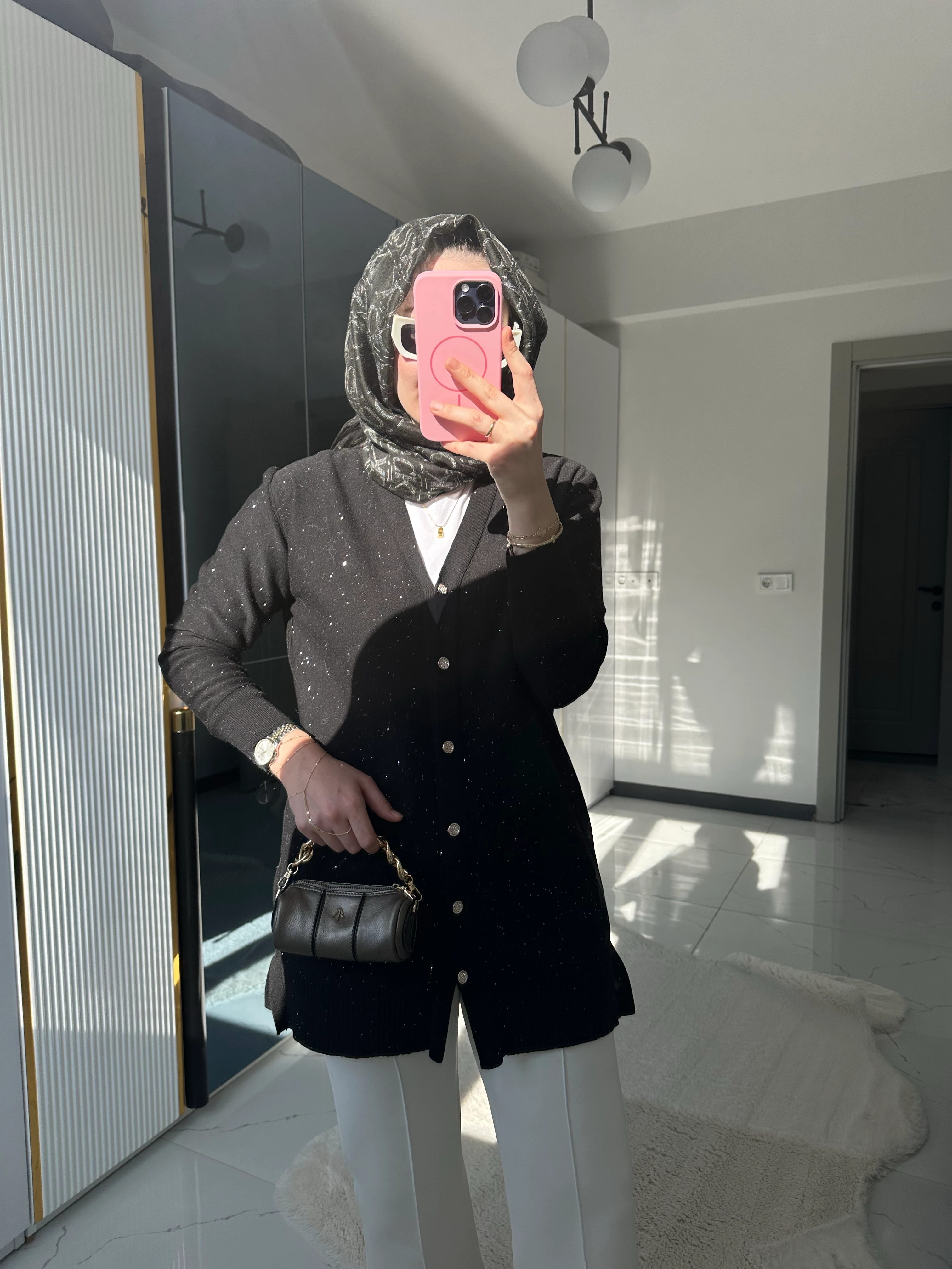 Pul Detaylı Hırka (Siyah)