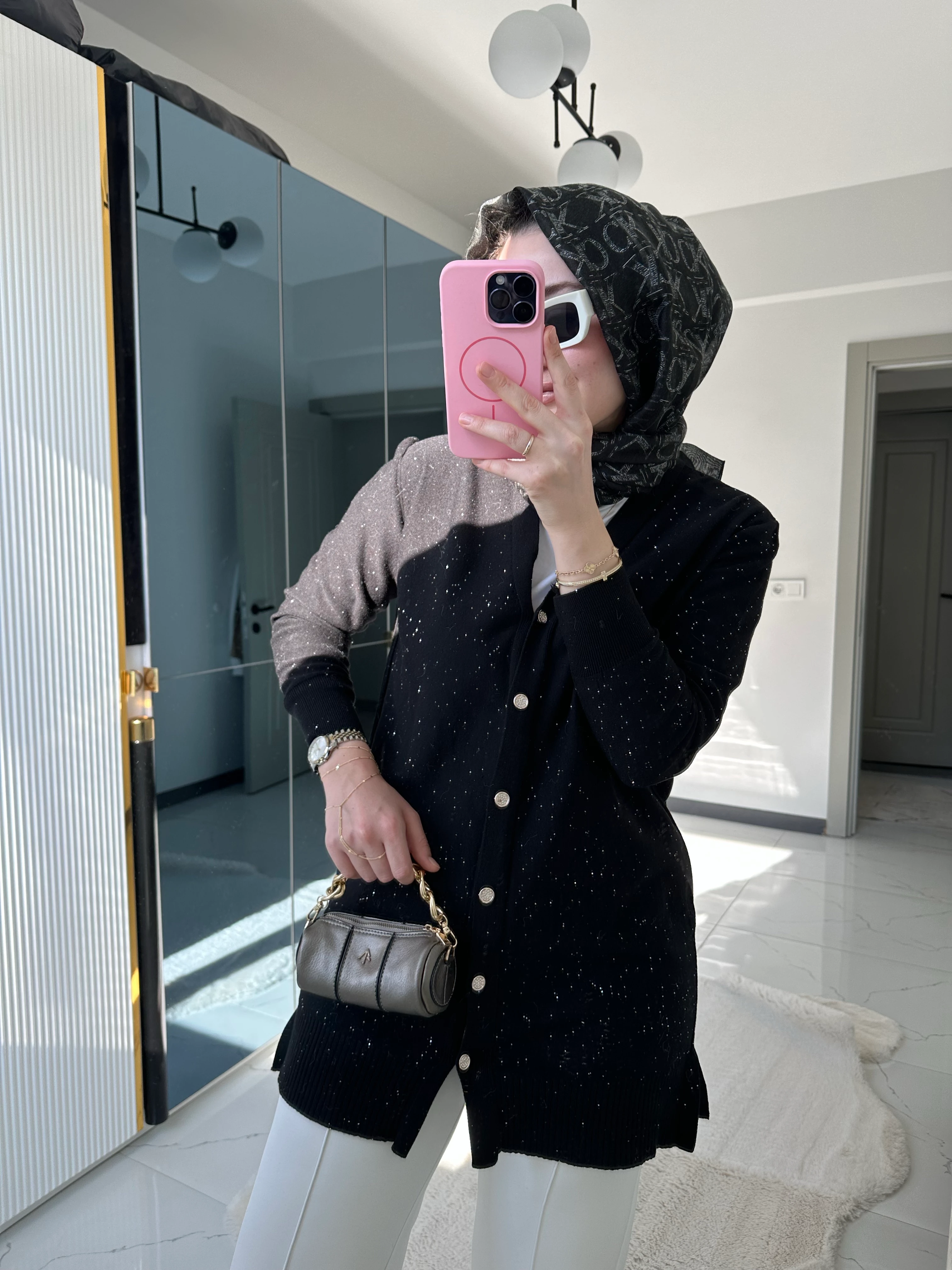 Pul Detaylı Hırka (Siyah)