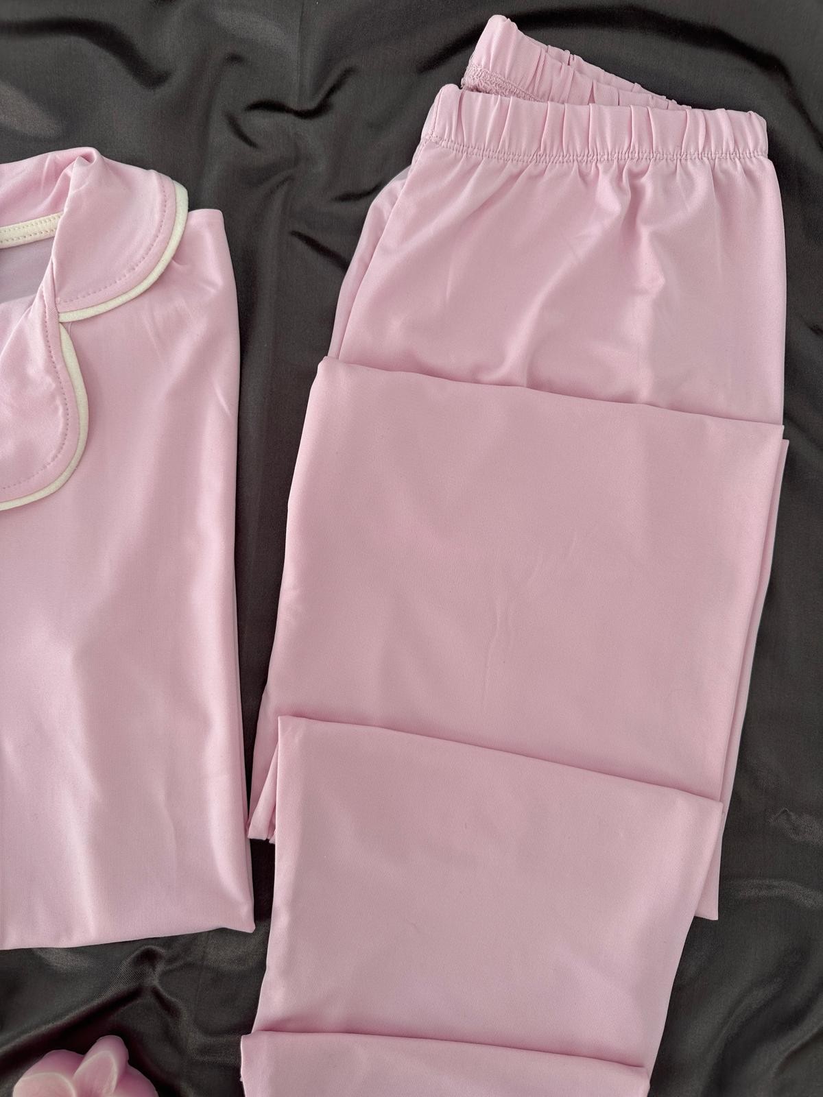 Pembe Önden Fiyonk Detaylı Pijama Takımı 