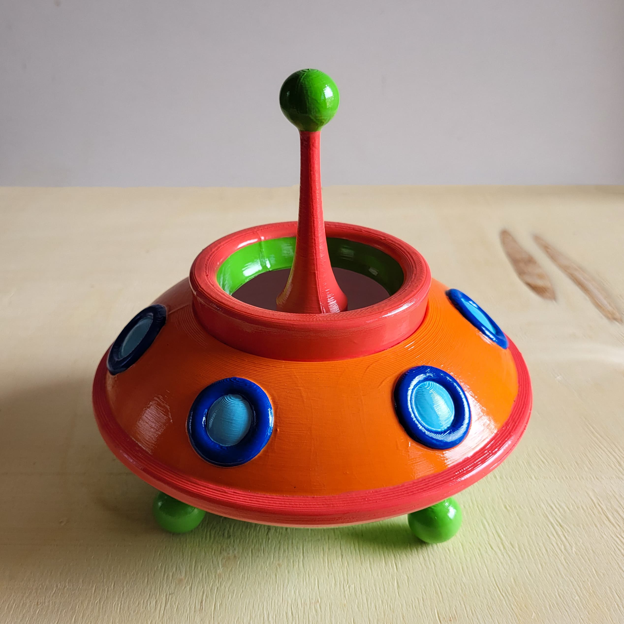 Antenli UFO Saksı