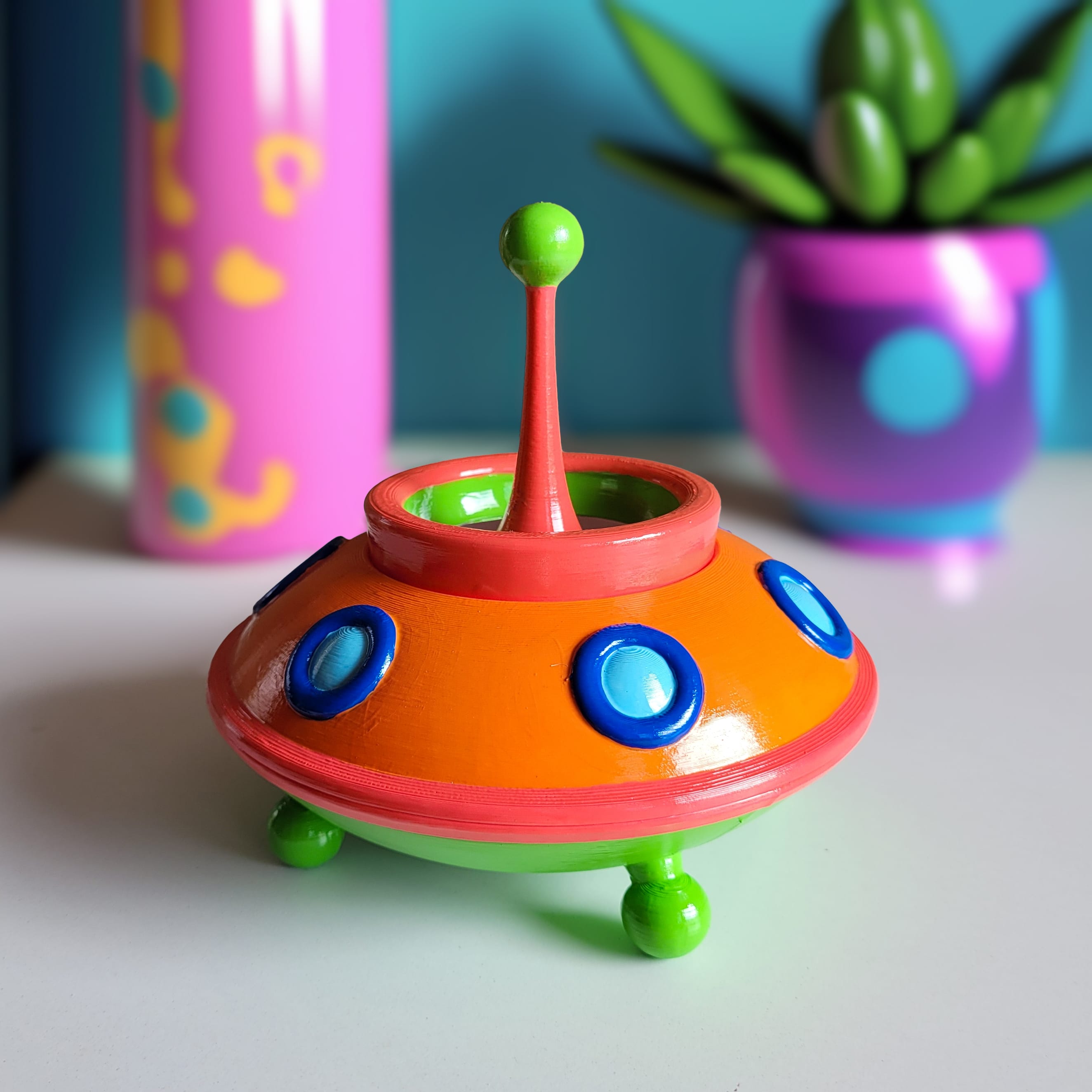 Antenli UFO Saksı