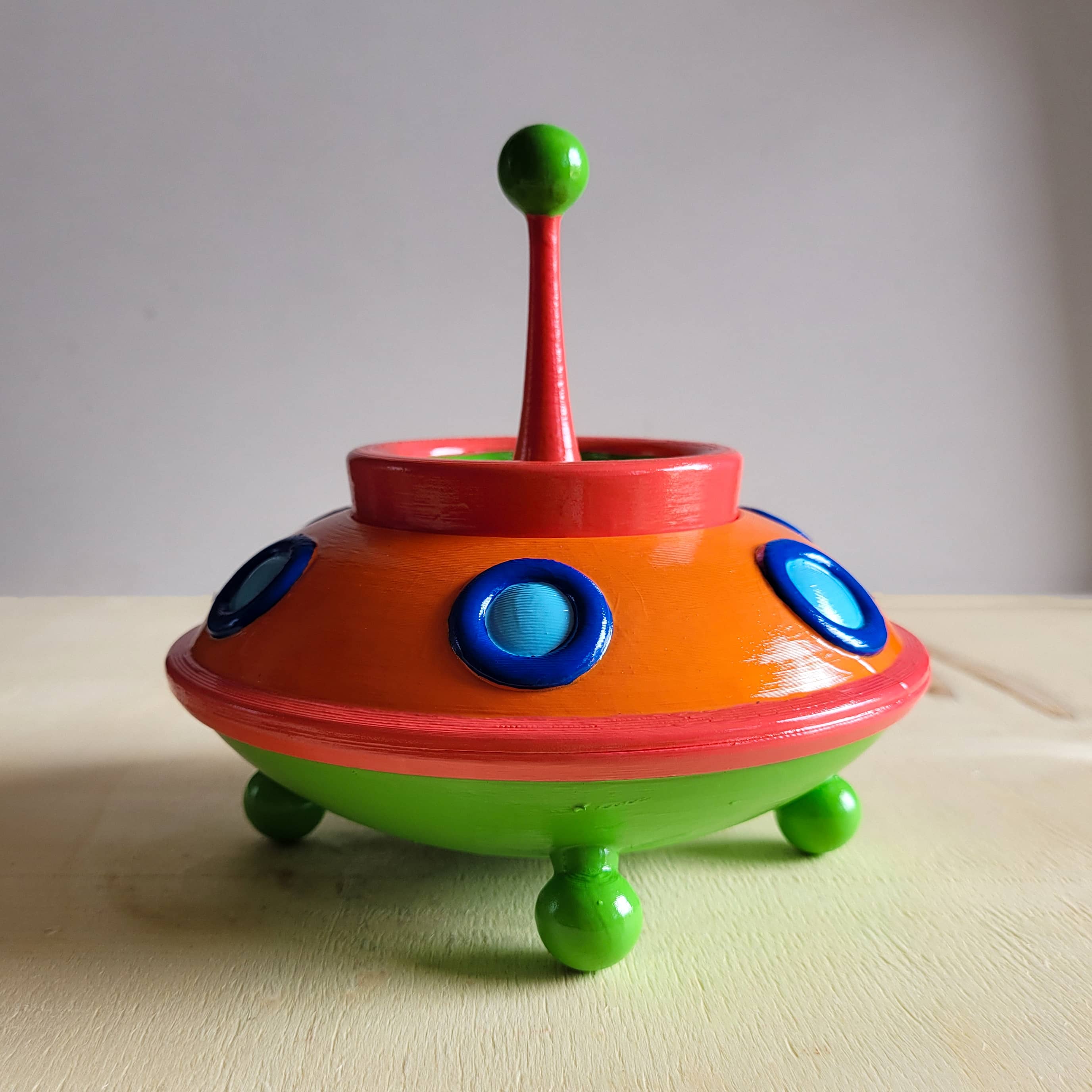 Antenli UFO Saksı
