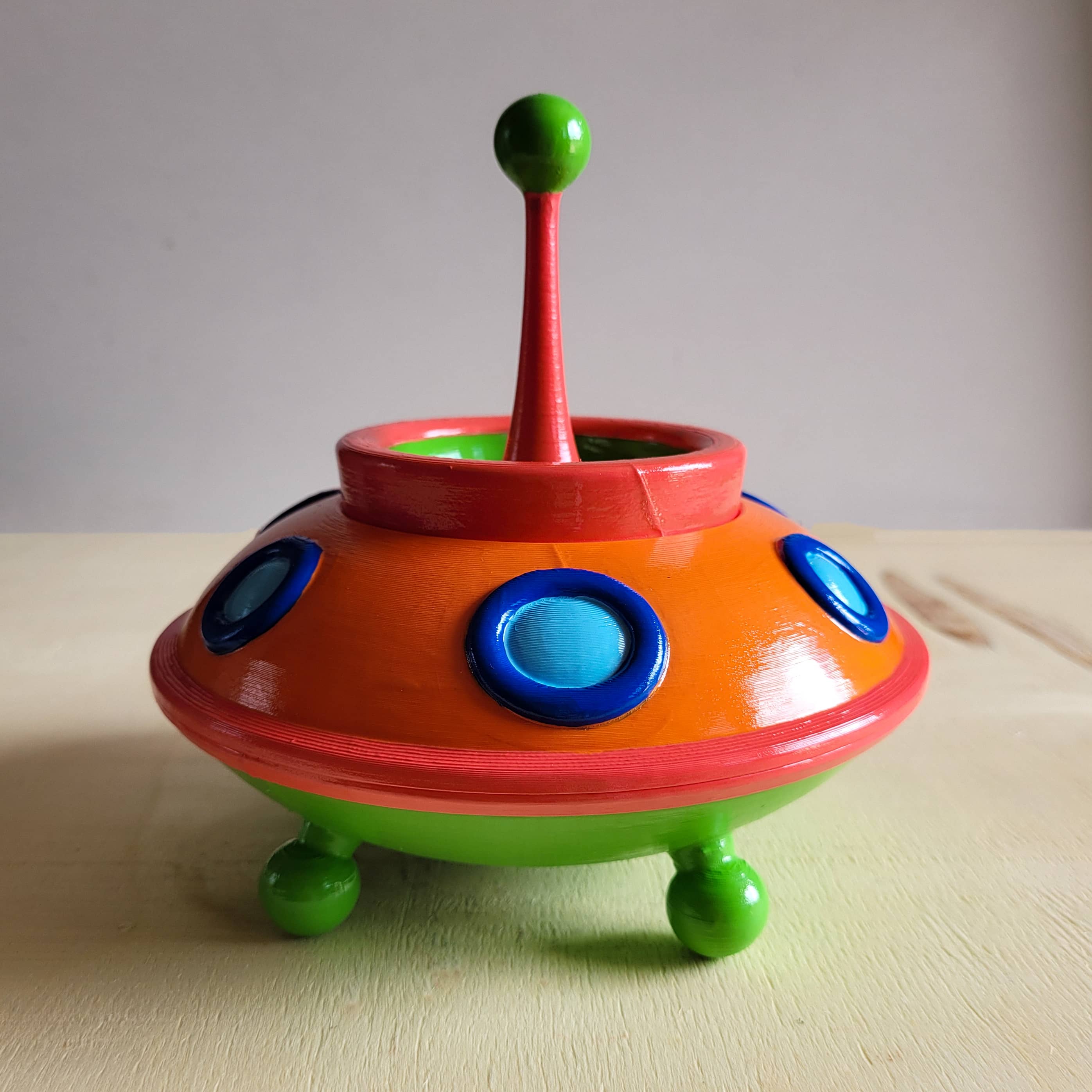 Antenli UFO Saksı