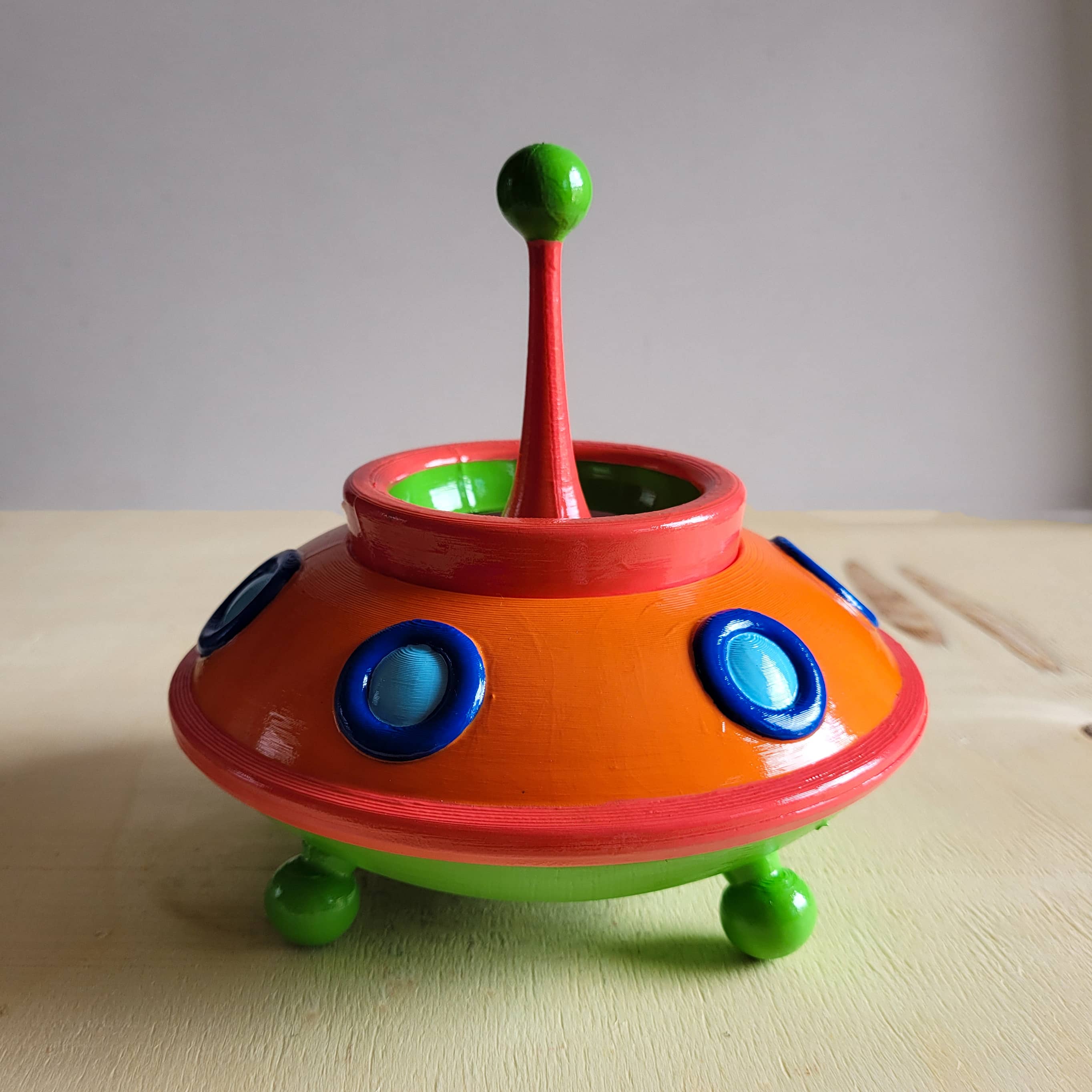 Antenli UFO Saksı