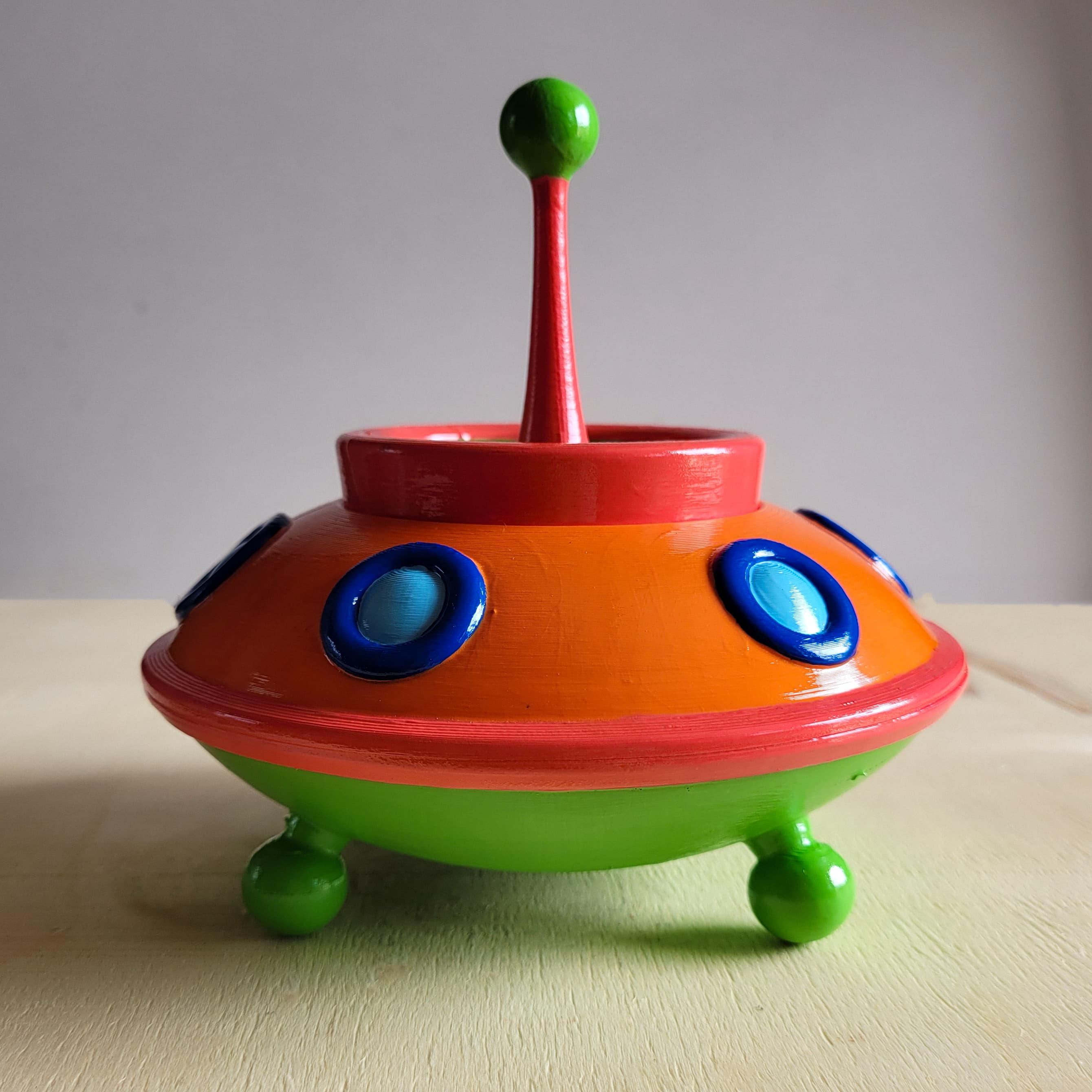 Antenli UFO Saksı