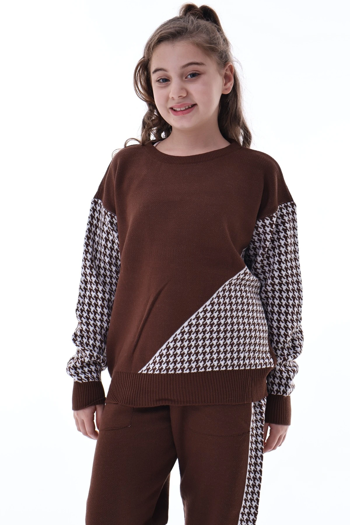 Kız Çocuk Kaz Ayağı Desenli Triko Takım – Kışlık Şık ve Rahat Günlük Kombin