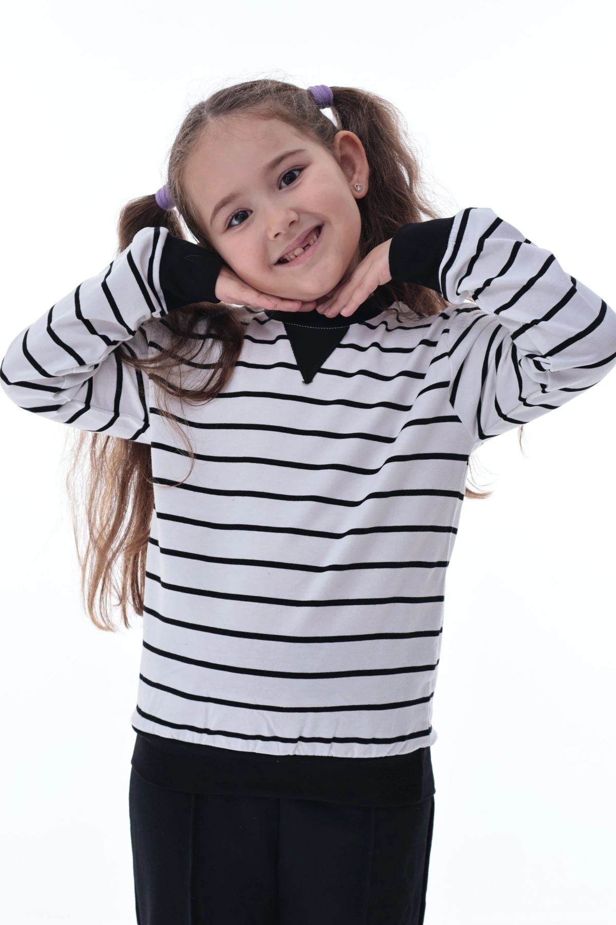 Kız Çocuk Çizgili Sweatshirt – Rahat Kumaşlı, Esnek, Şık ve Modern Günlük Üst Modeli