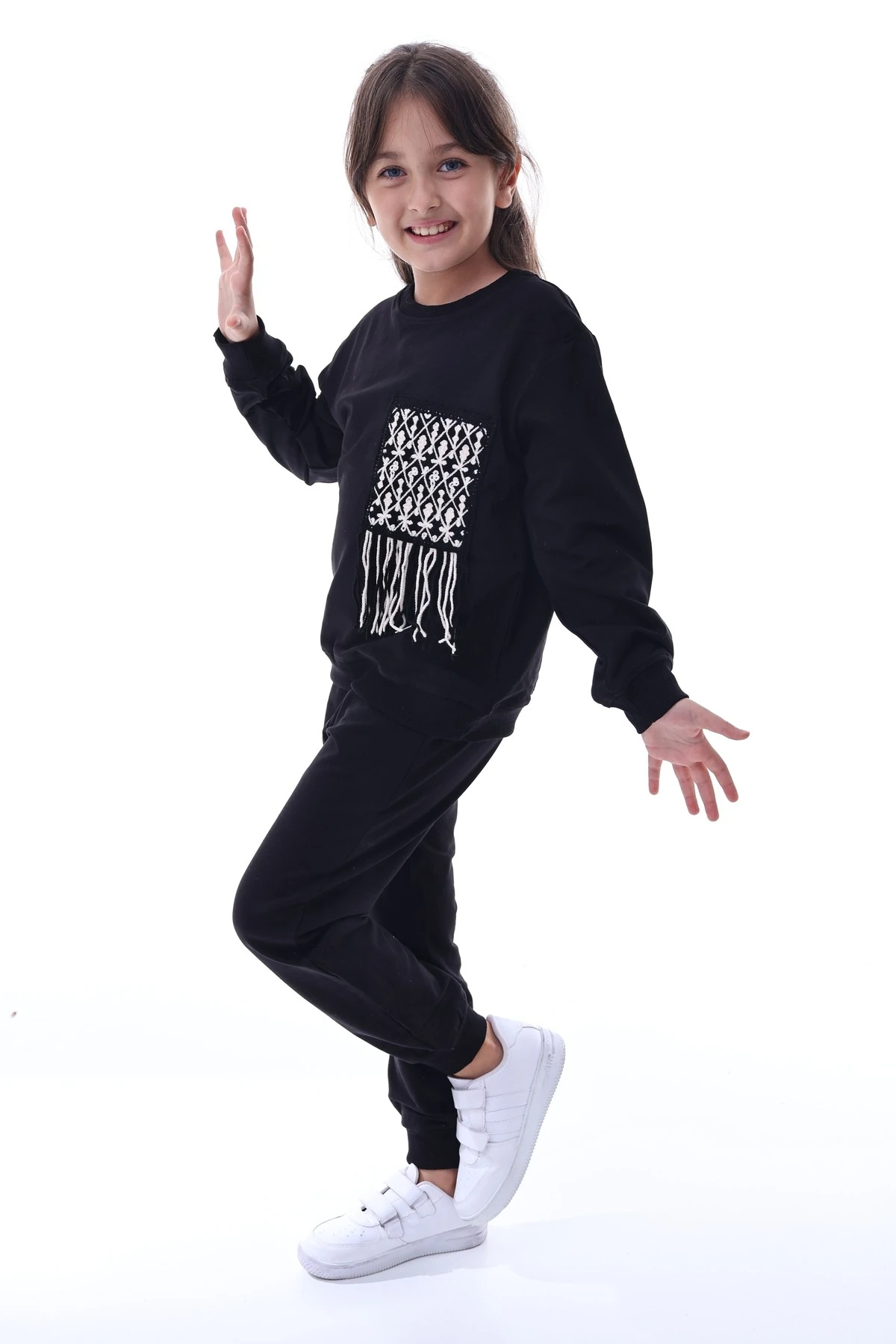 Kız Çocuk Siyah Örgü Detaylı Sweatshirt ve Eşofman Takımı – Pamuklu Rahat Günlük Çocuk Takım