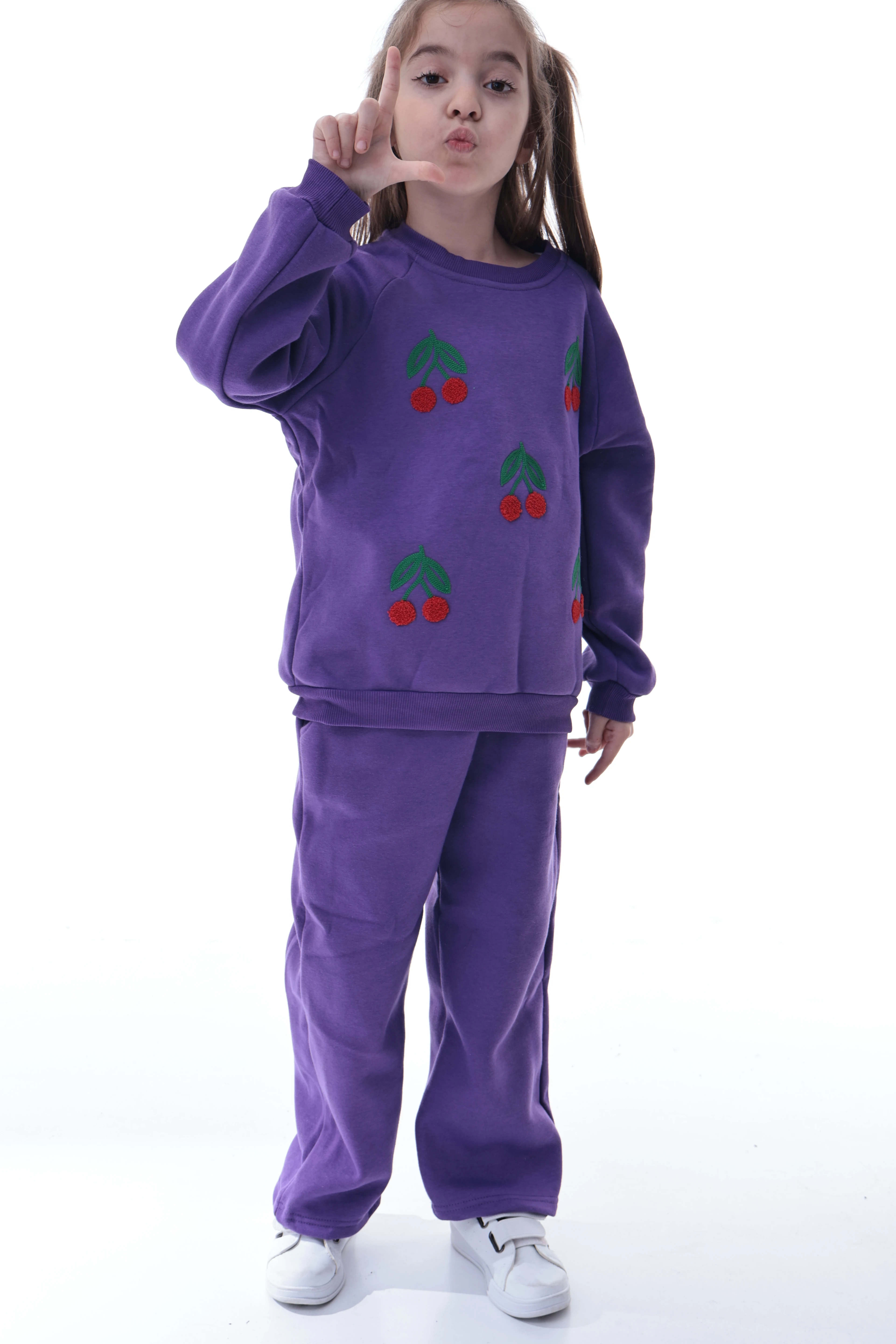 %100 Pamuk Kız Çocuk Eşofman Takımı – Kiraz Desenli, Yumuşak ve Nefes Alabilen Kumaş